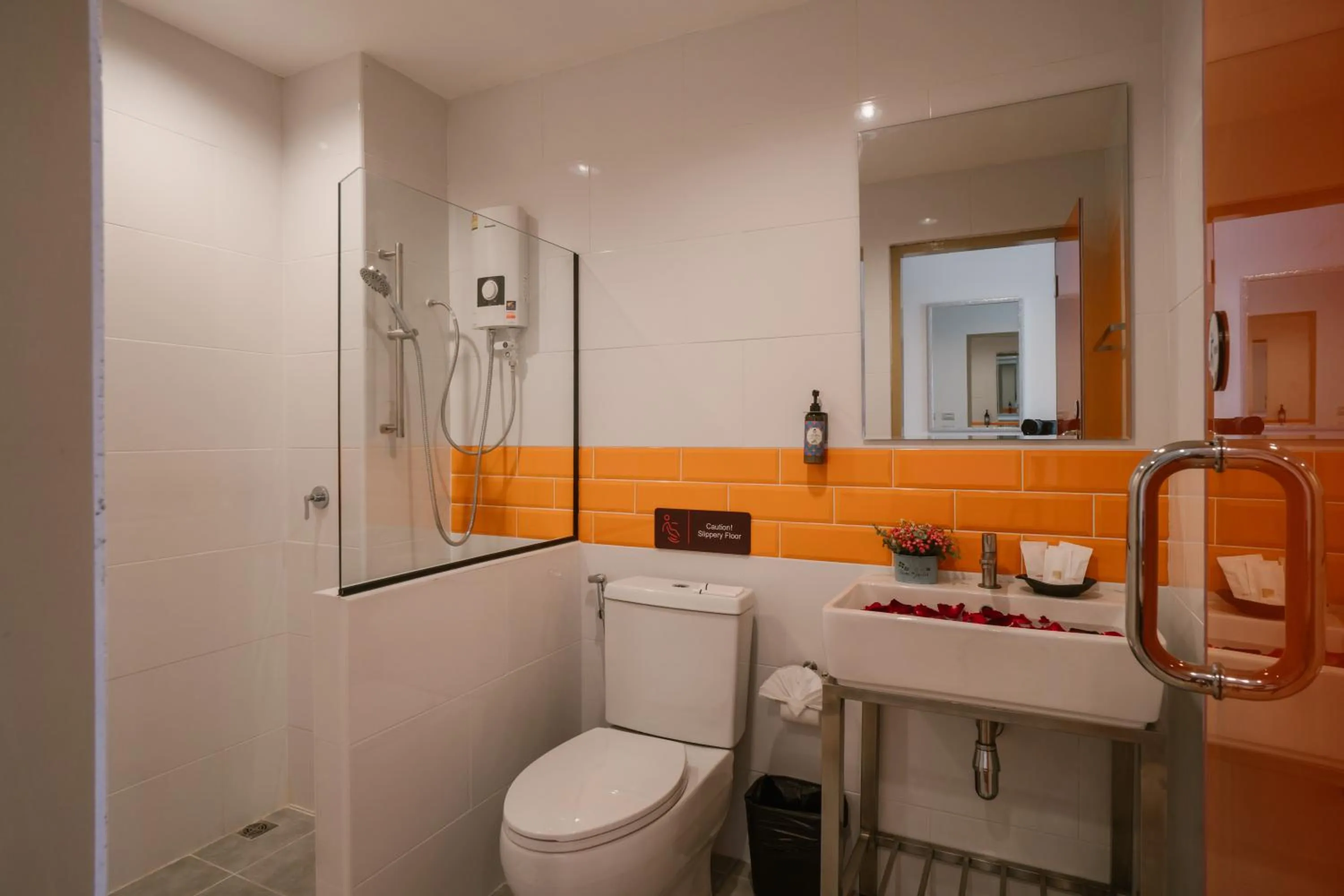 Bathroom in The Iconic Hotel Don Mueang Airport