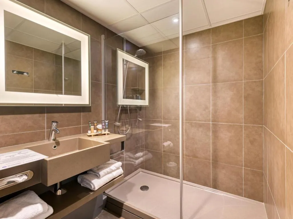 Shower in Novotel Paris Nord Expo Aulnay