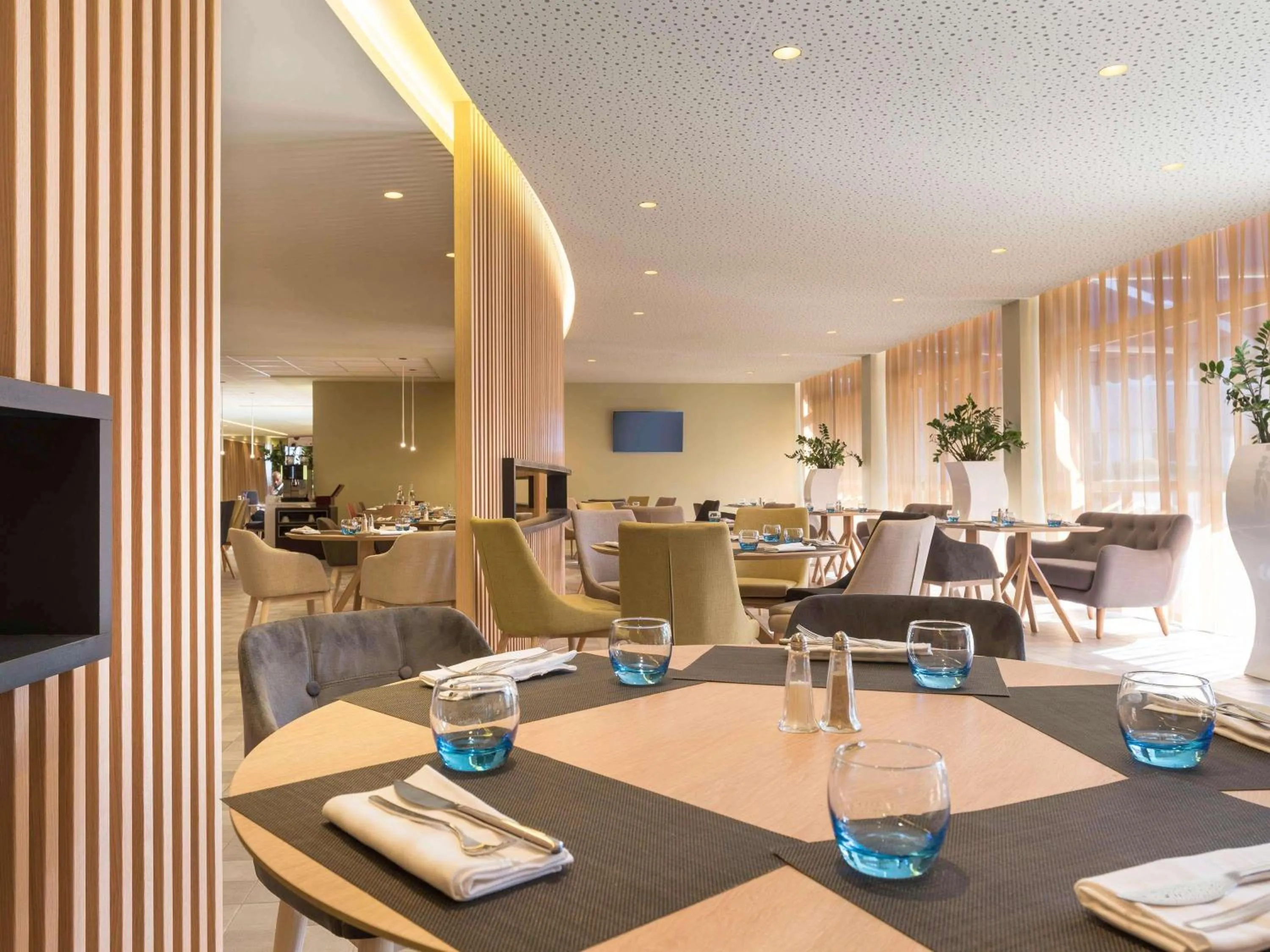 Restaurant/places to eat in Novotel Paris Nord Expo Aulnay