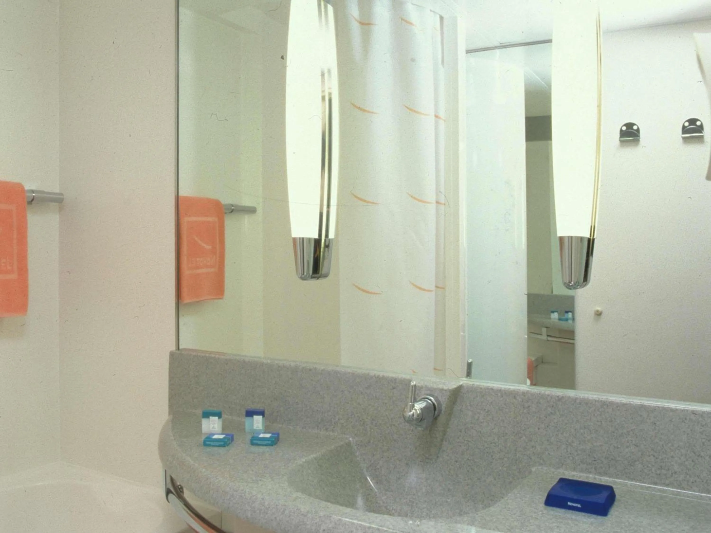 Bedroom in Novotel Paris Nord Expo Aulnay