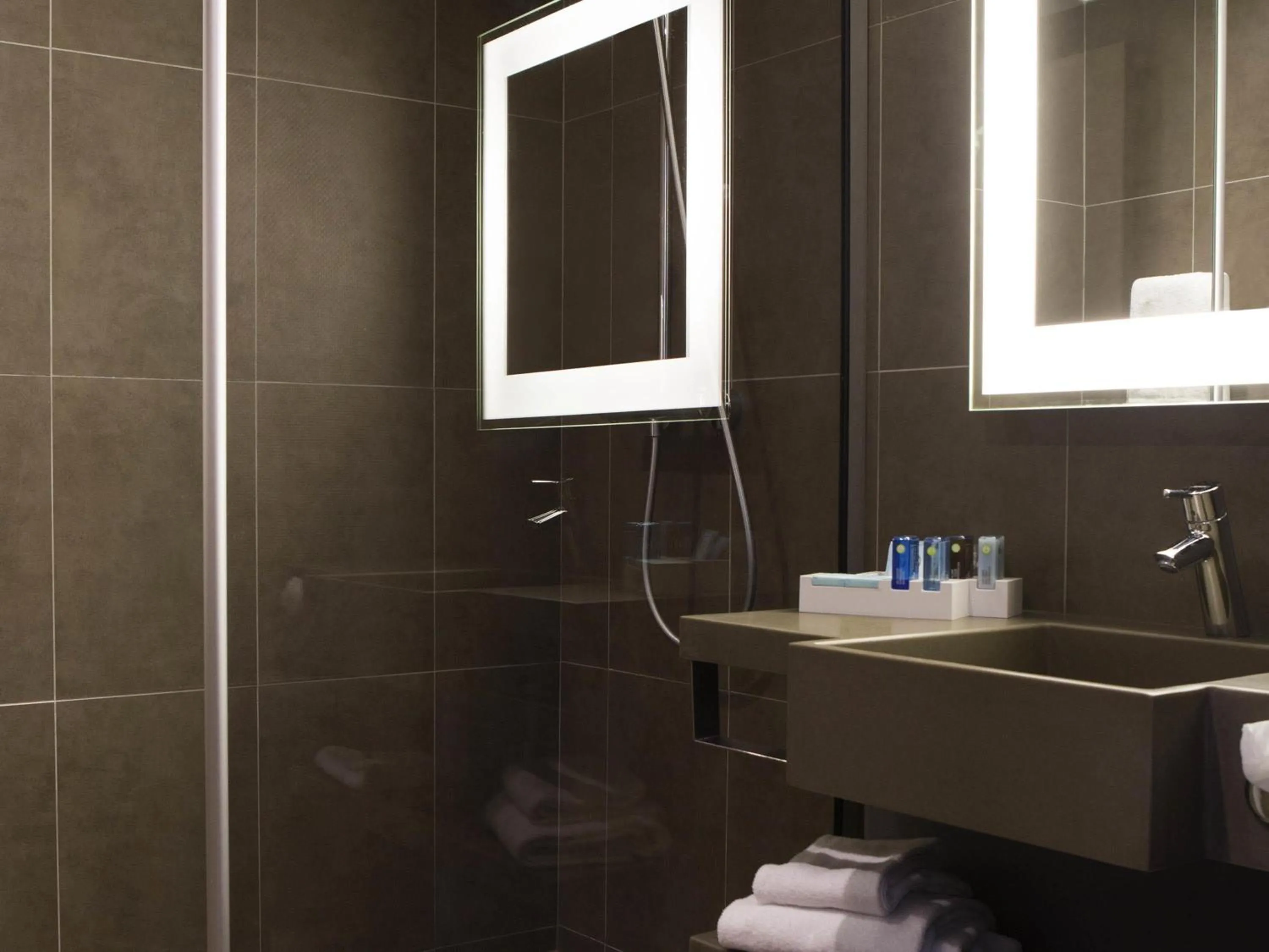 Bedroom in Novotel Paris Nord Expo Aulnay