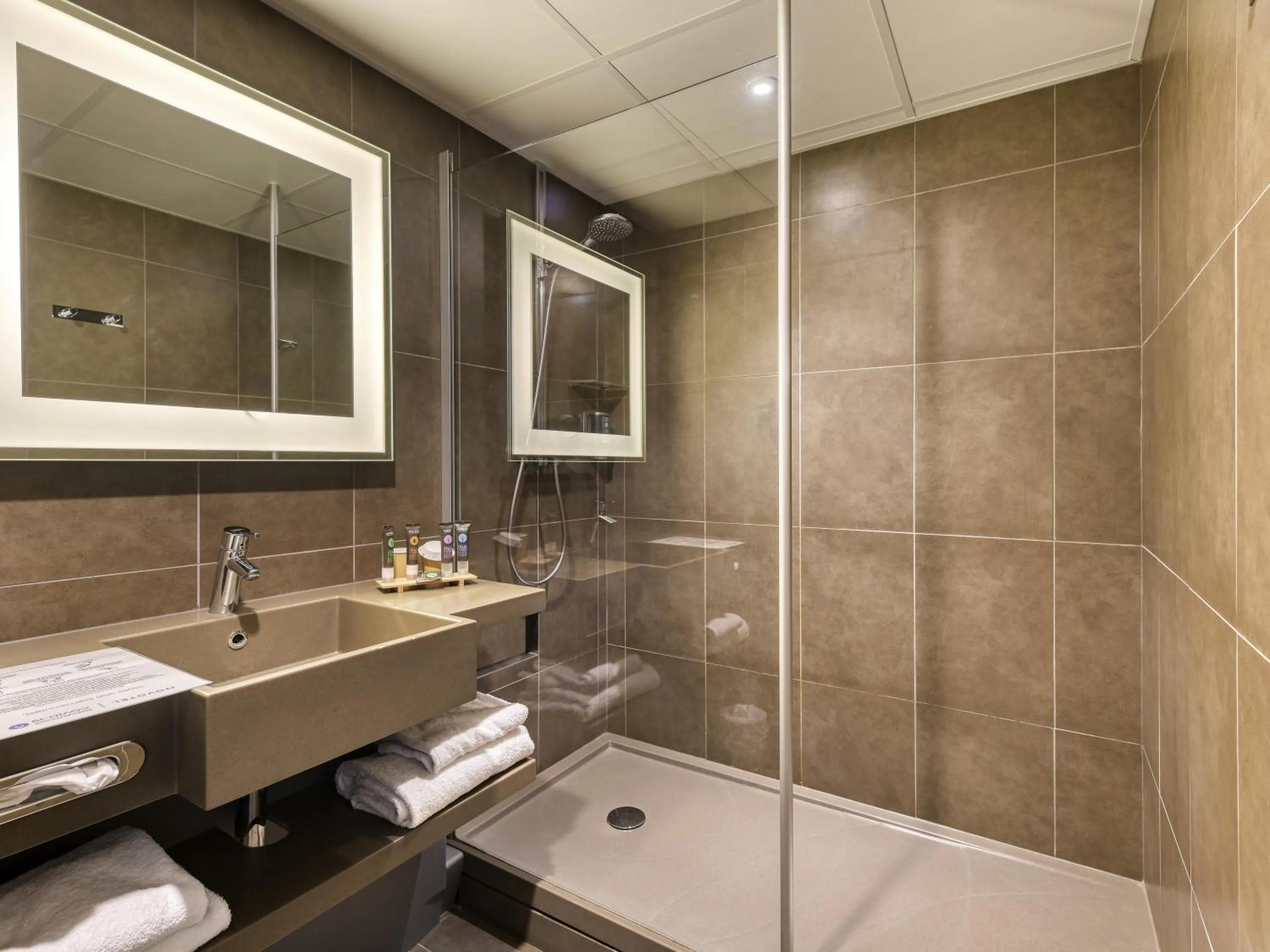 Bedroom in Novotel Paris Nord Expo Aulnay