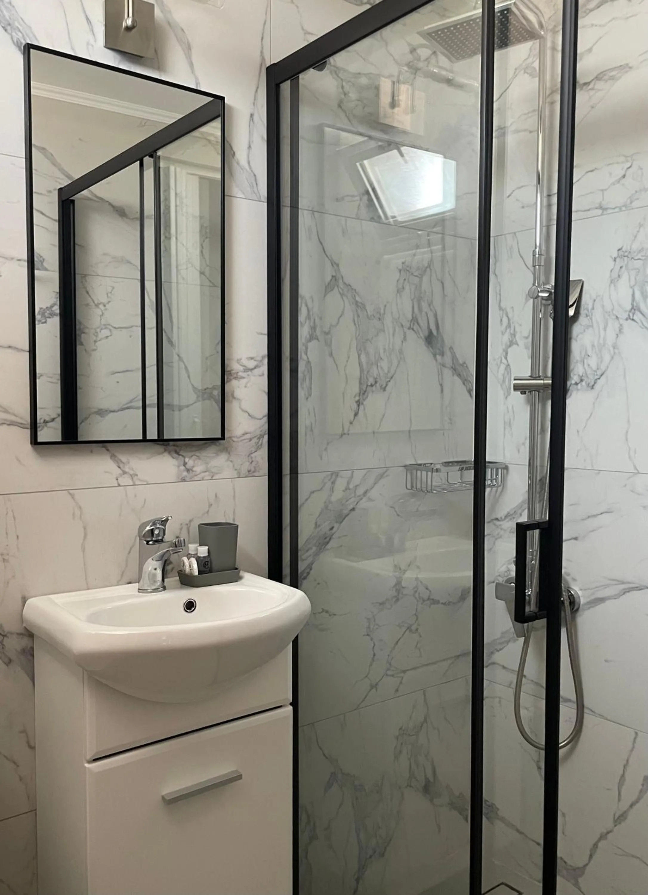 Bathroom in Vasilios Marinos Rooms