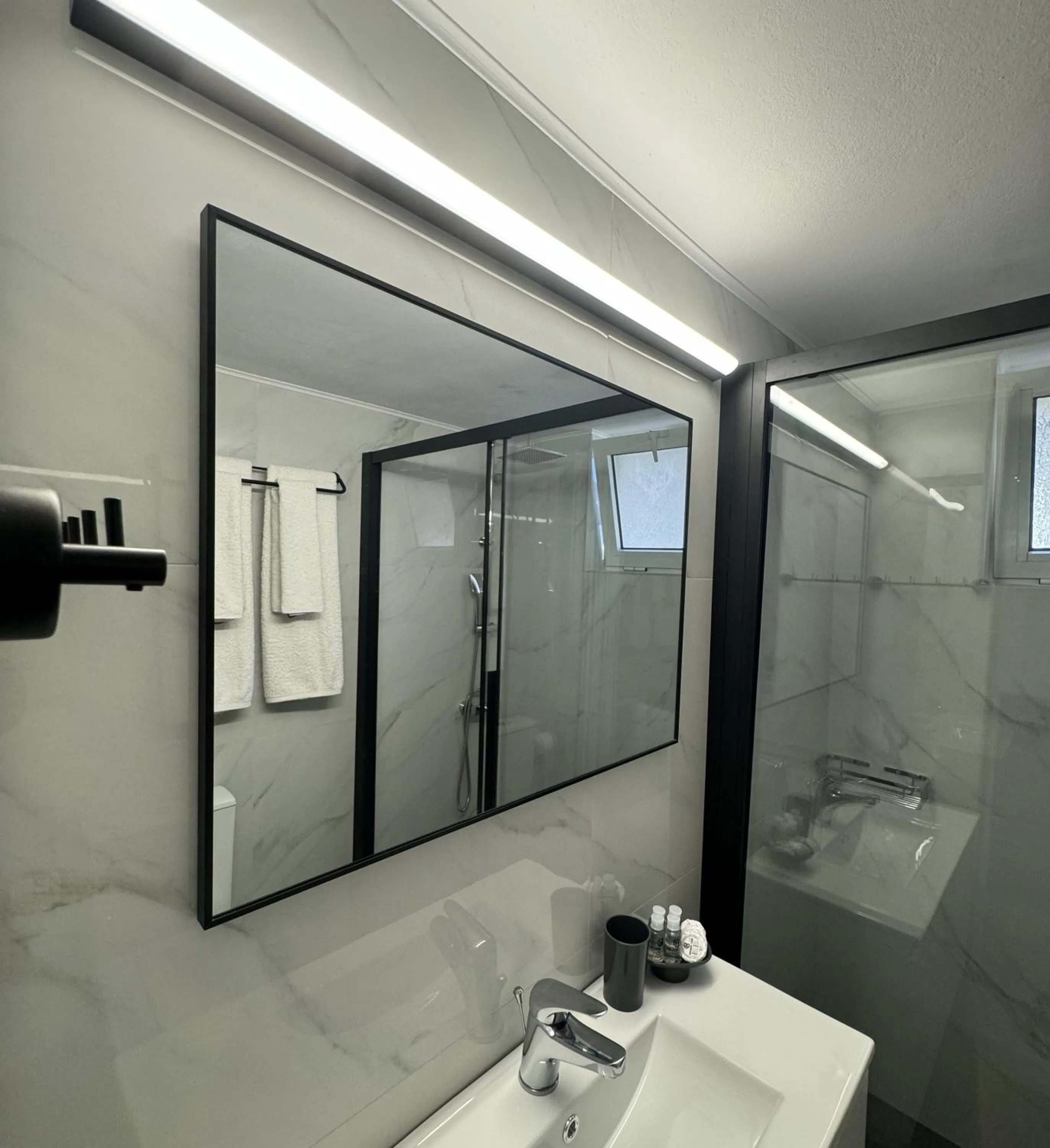 Bathroom in Vasilios Marinos Rooms