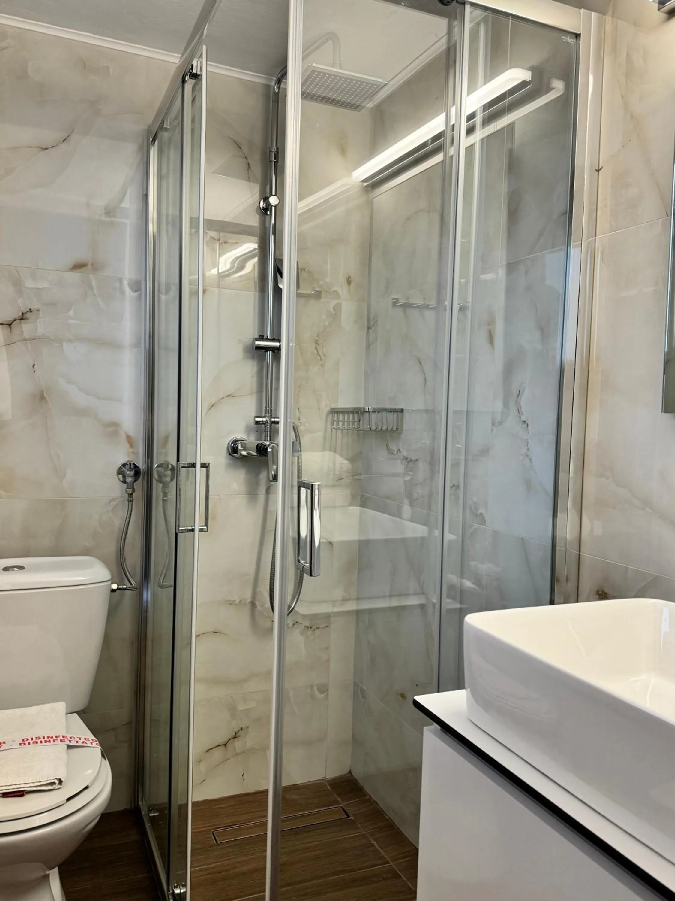 Bathroom in Vasilios Marinos Rooms