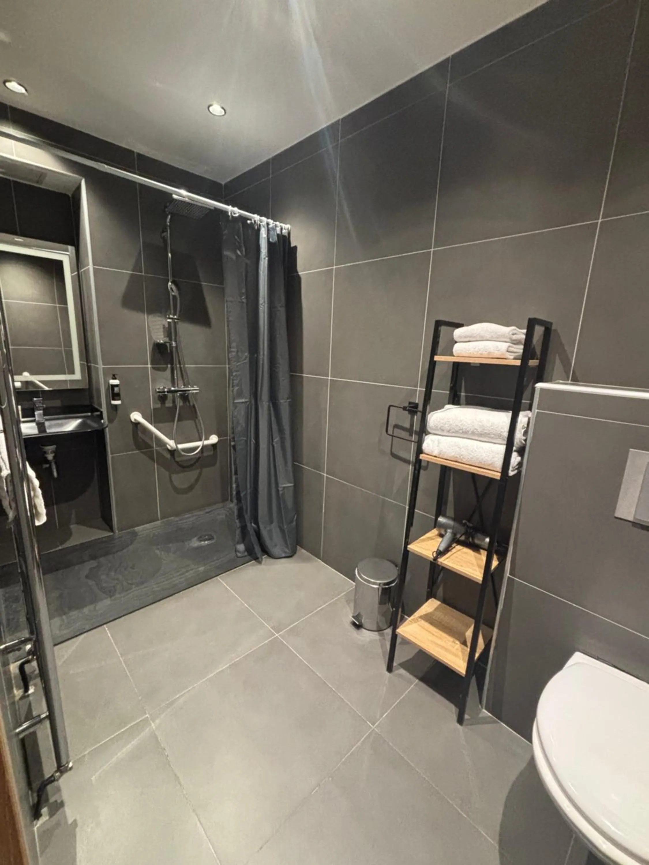 Shower in LE CASTEL D'ALTI