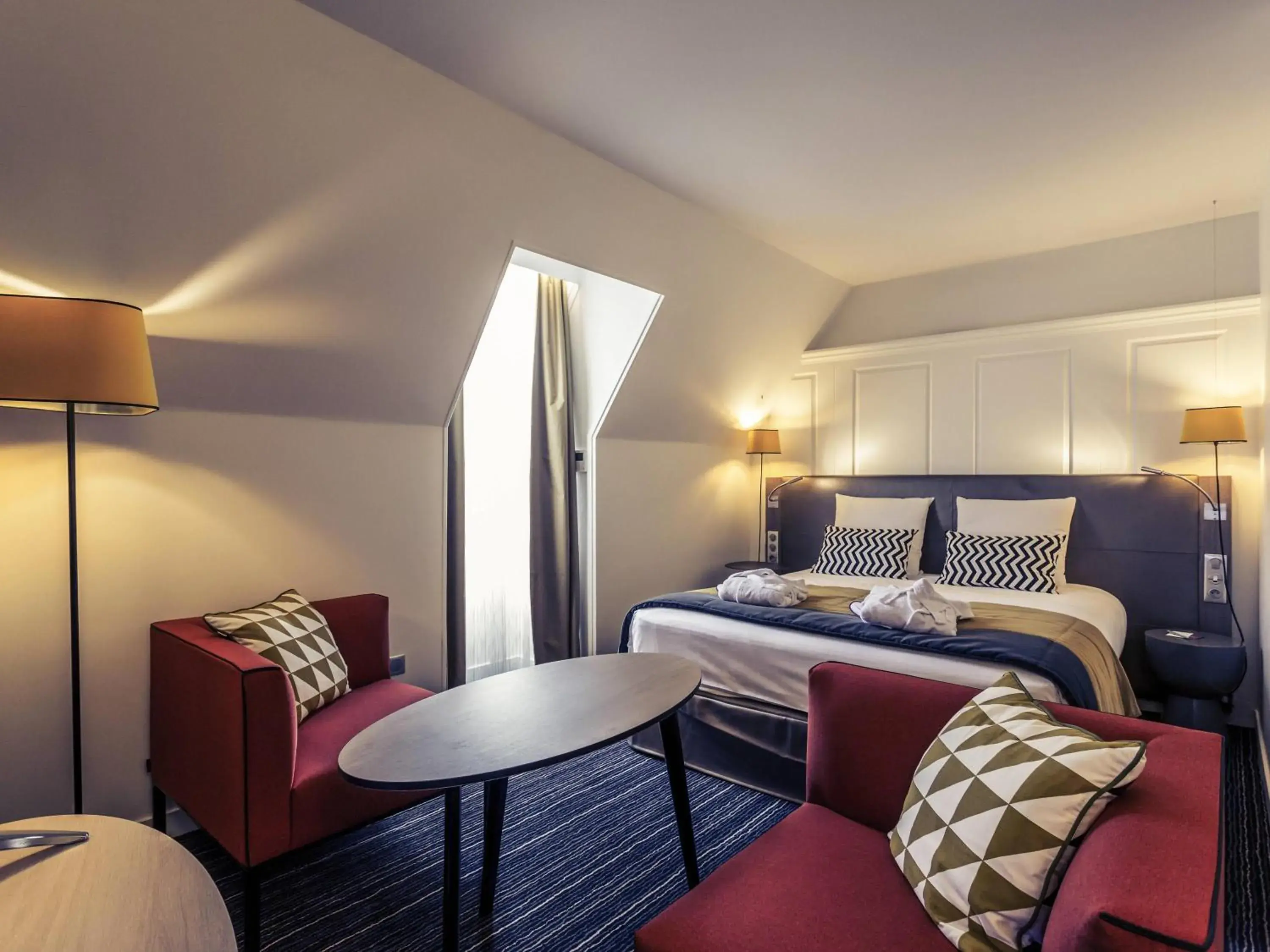 Privilege Double Room with Sofa in Hotel De Bourbon Grand Hotel Mercure Bourges Privilege Double Room with Sofa in Hotel De Bourbon Grand Hotel Mercure Bourges