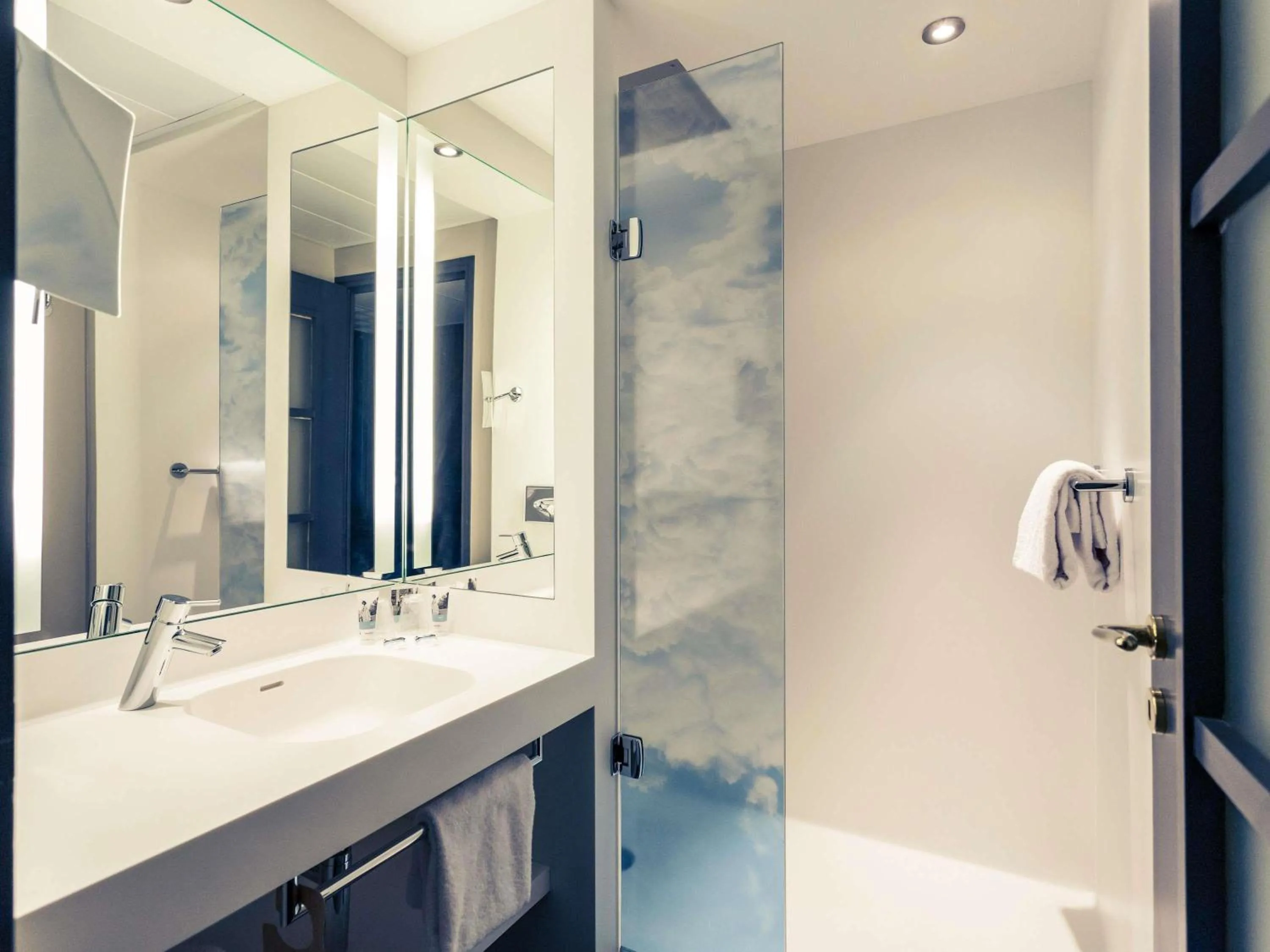 Bedroom in Hotel De Bourbon Grand Hotel Mercure Bourges