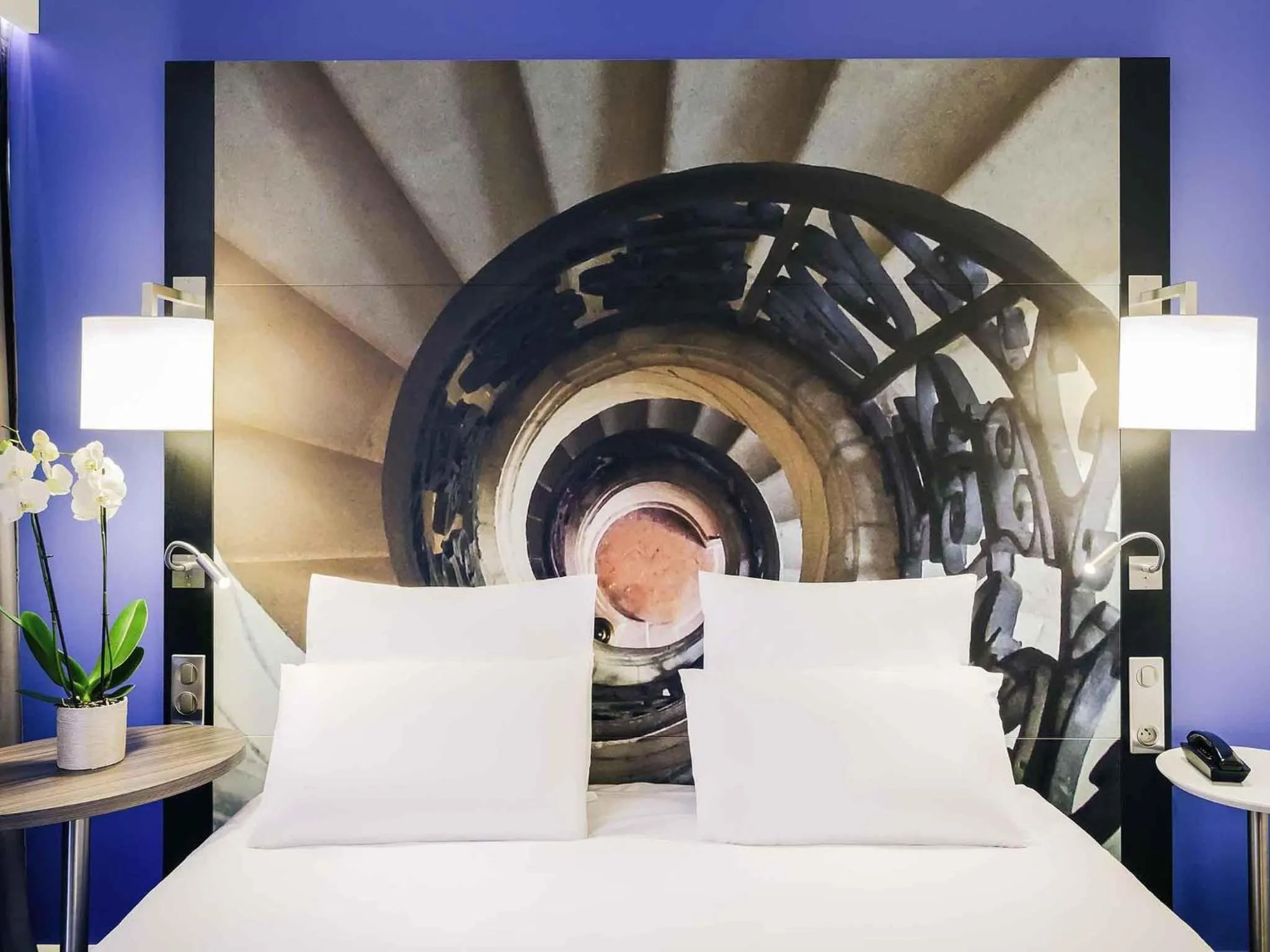 Bedroom, Bed in Hotel De Bourbon Grand Hotel Mercure Bourges