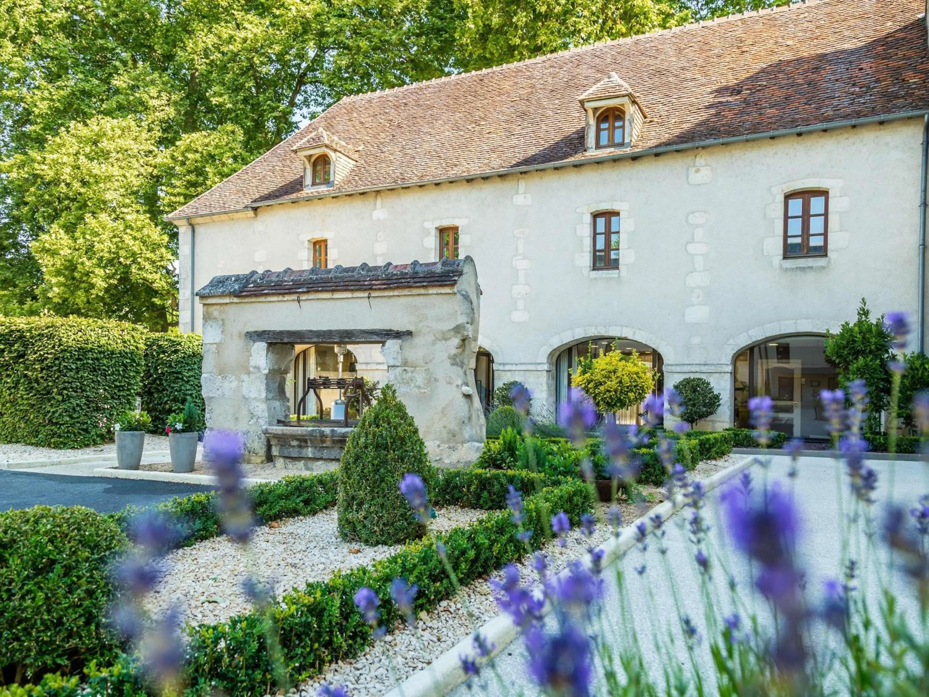 Property building in Hotel De Bourbon Grand Hotel Mercure Bourges