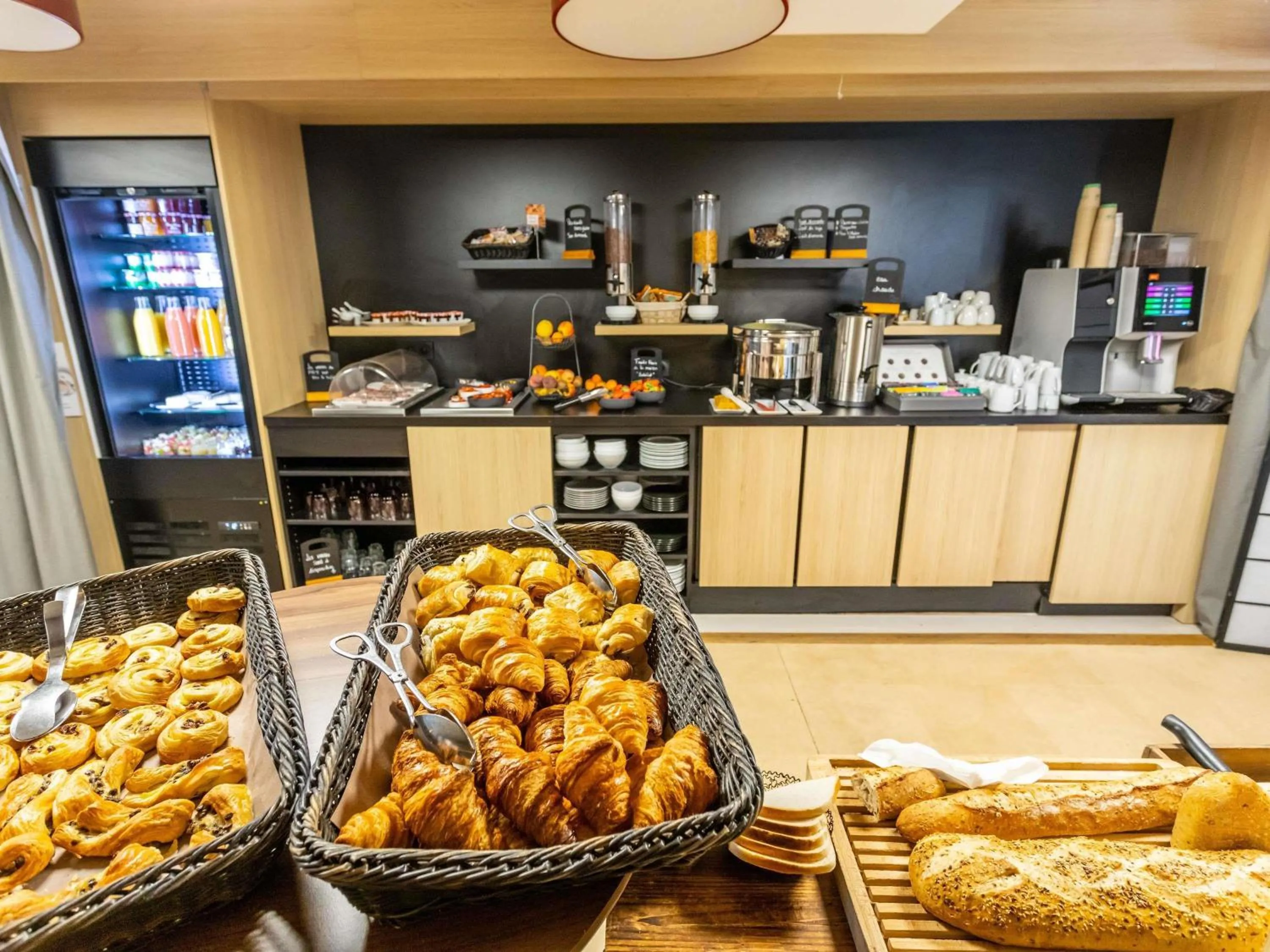 Breakfast in Hotel De Bourbon Grand Hotel Mercure Bourges