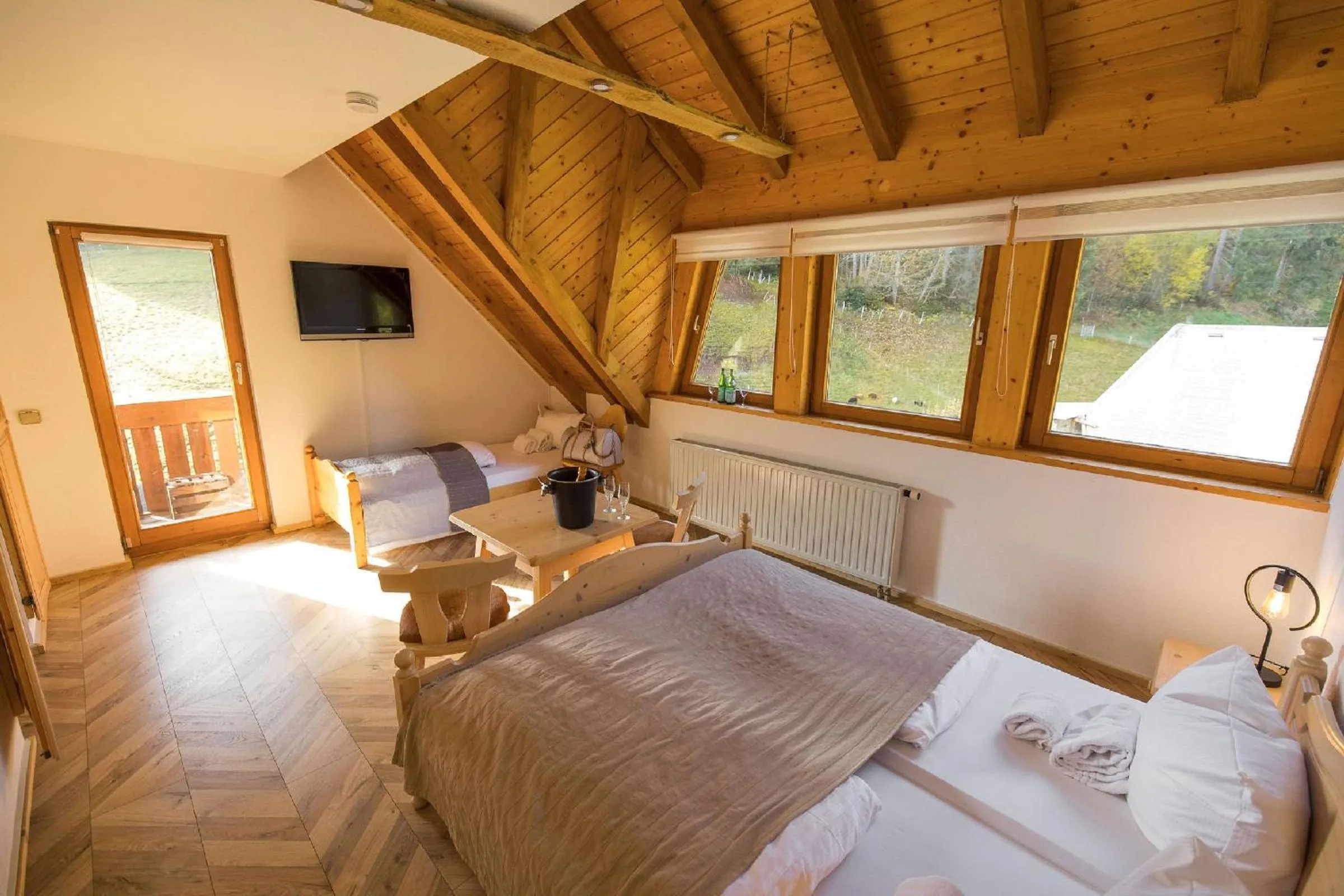 Bed in Berghotel und Restaurant Kräuter Chalet