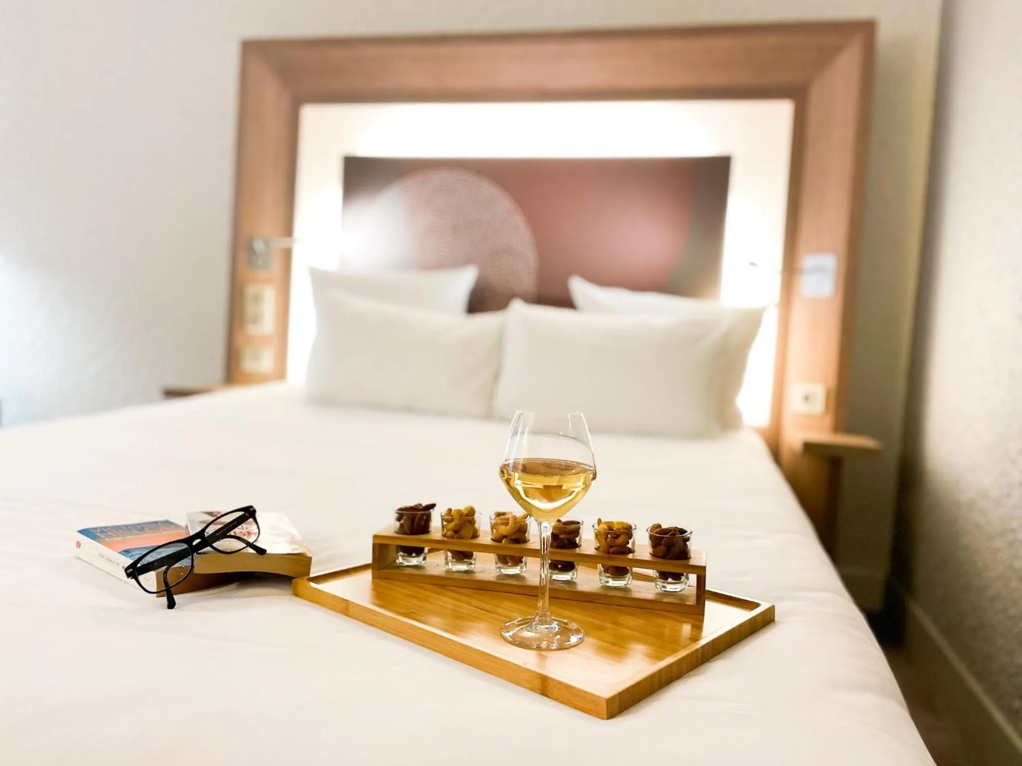 Bedroom, Bed in Novotel Fontainebleau Ury