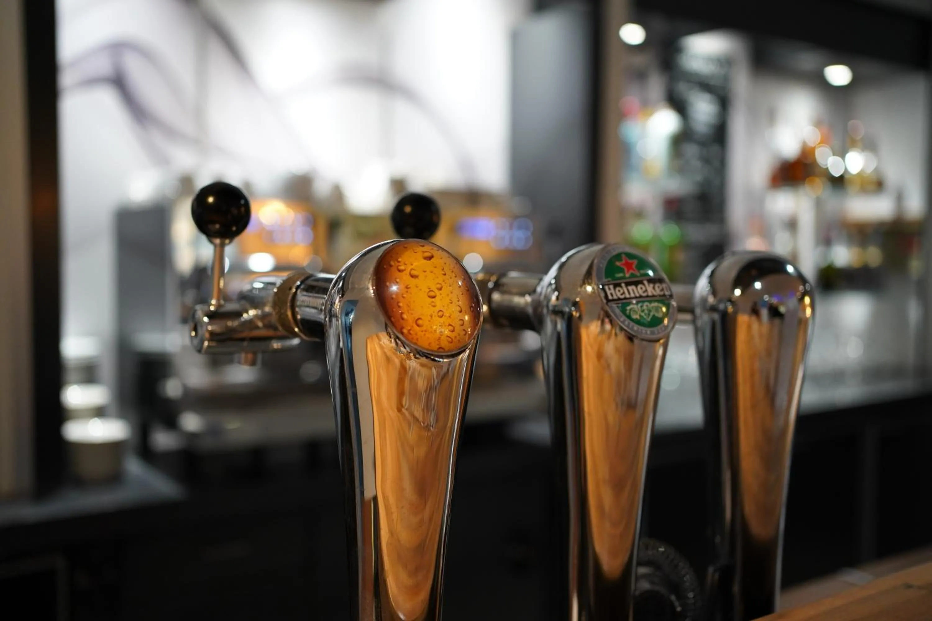 Lounge or bar in Novotel Fontainebleau Ury