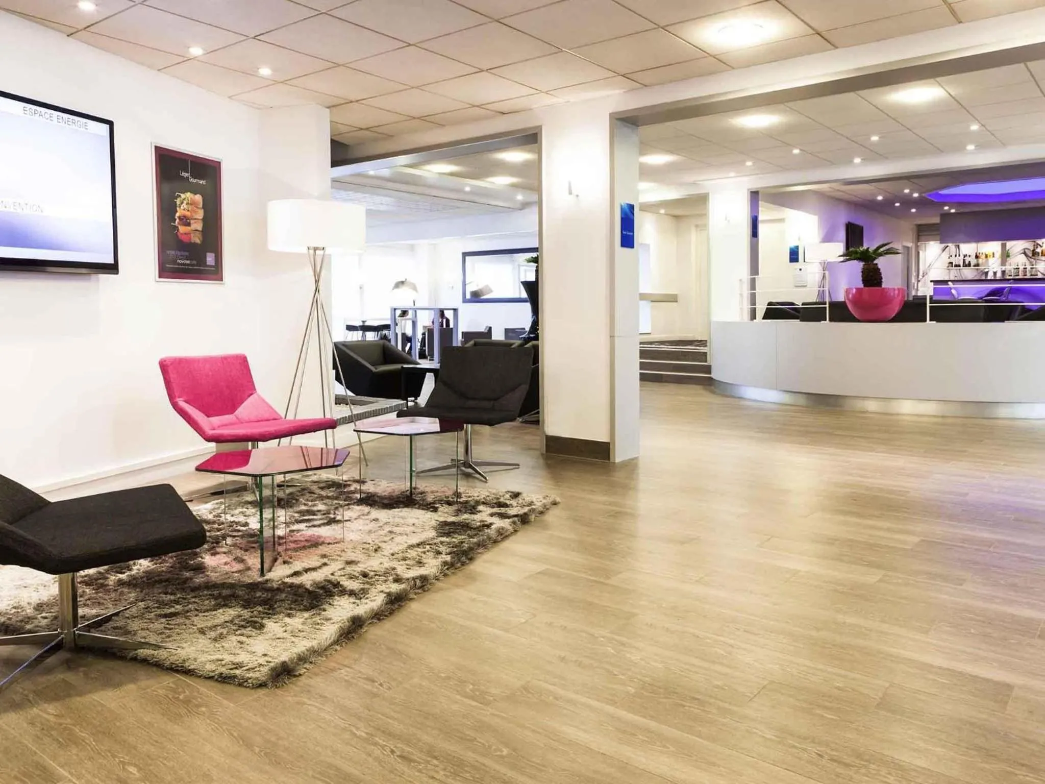 Property building in Novotel Fontainebleau Ury