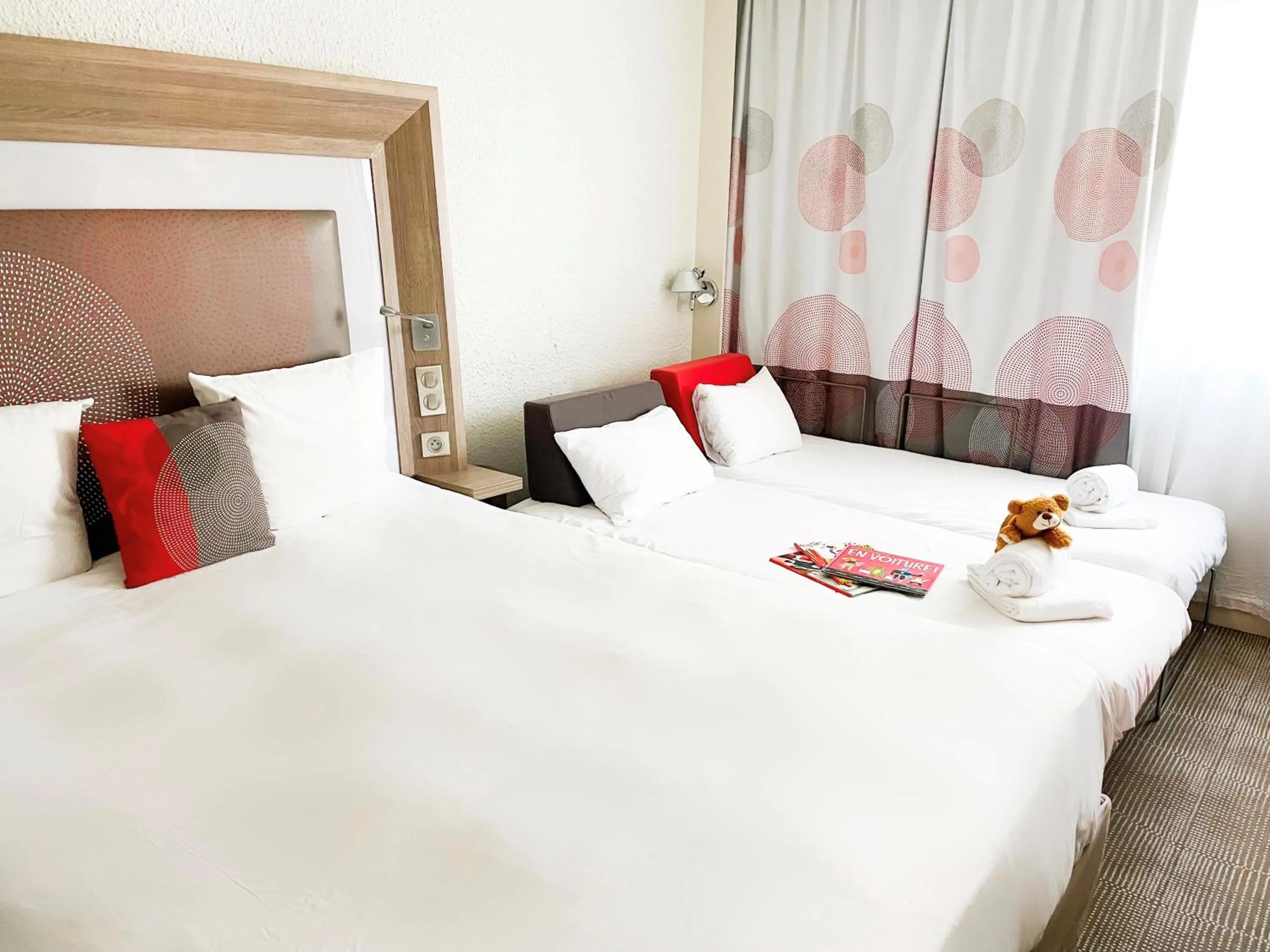 Bed in Novotel Fontainebleau Ury