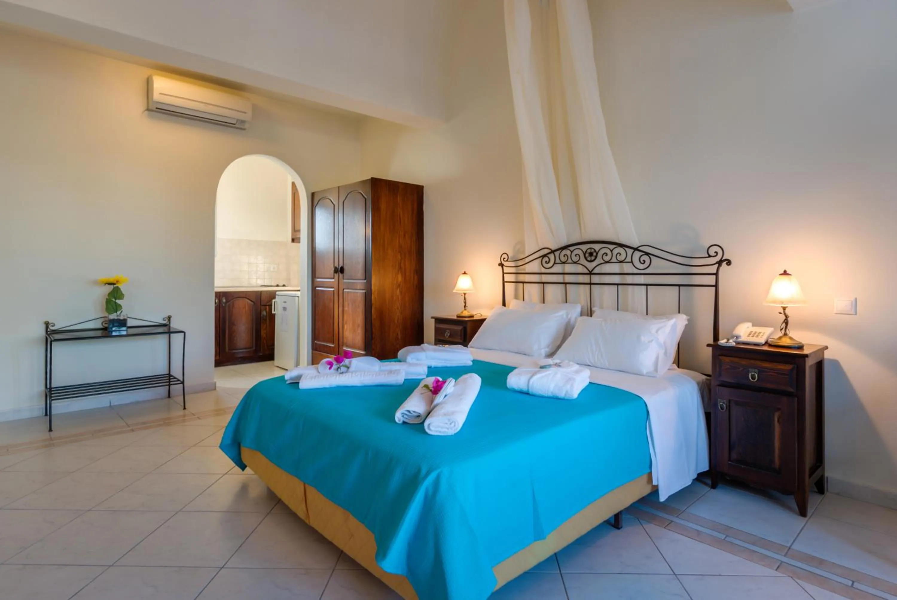 Bedroom, Bed in Joy Beach Ηotel