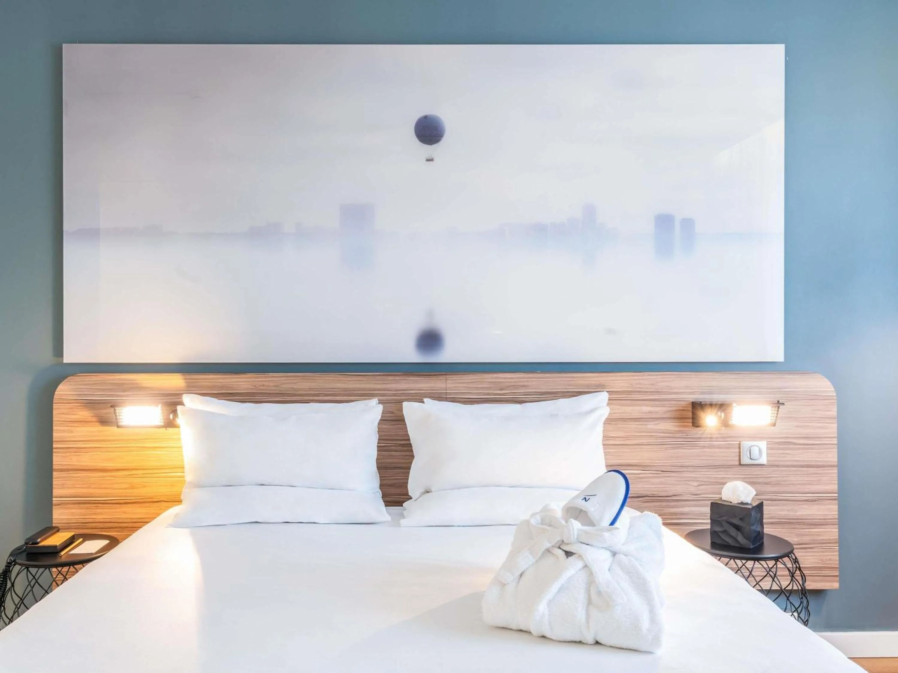 Bedroom, Bed in Novotel Paris 17