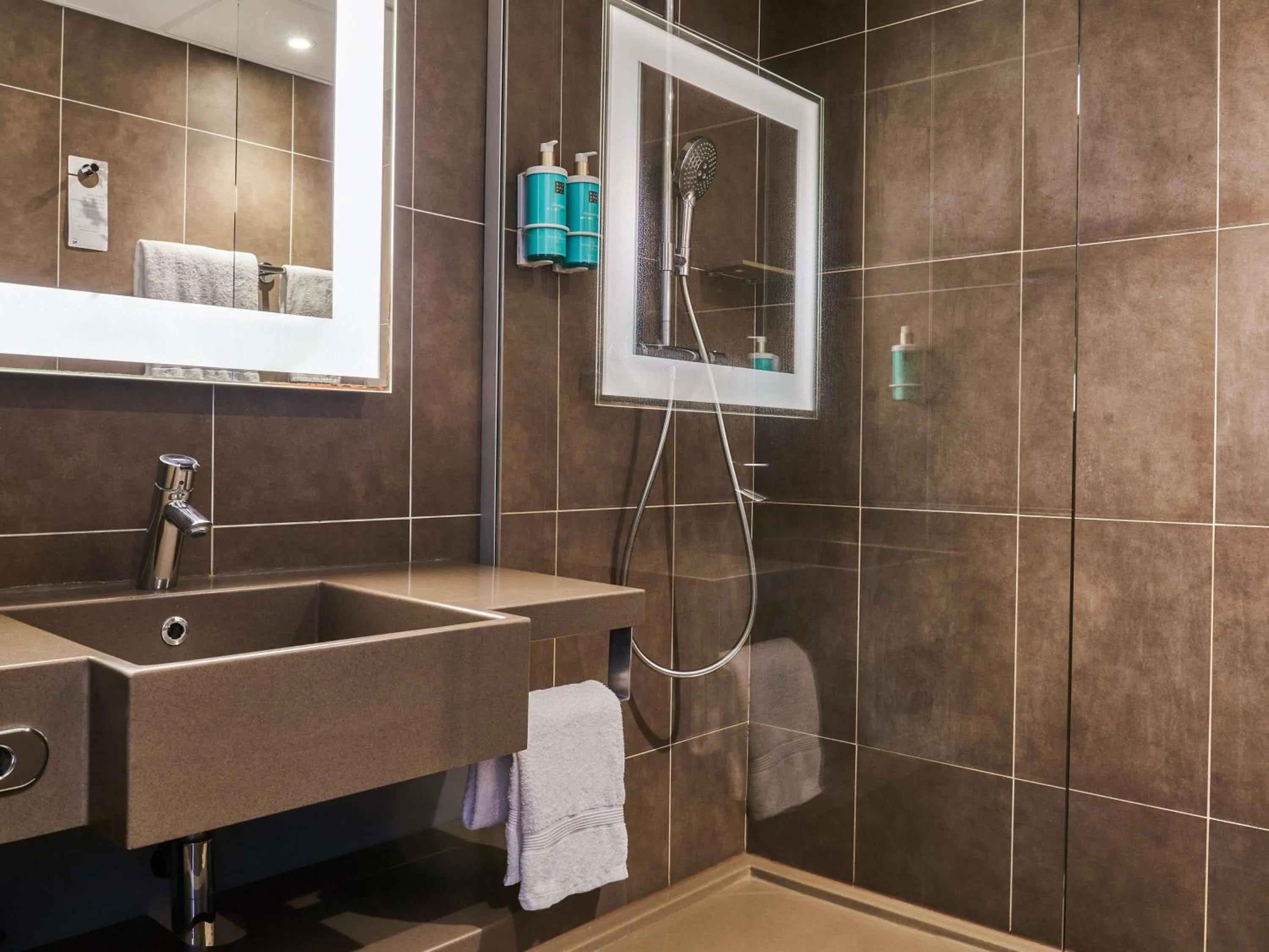 Bathroom in Novotel Paris 17