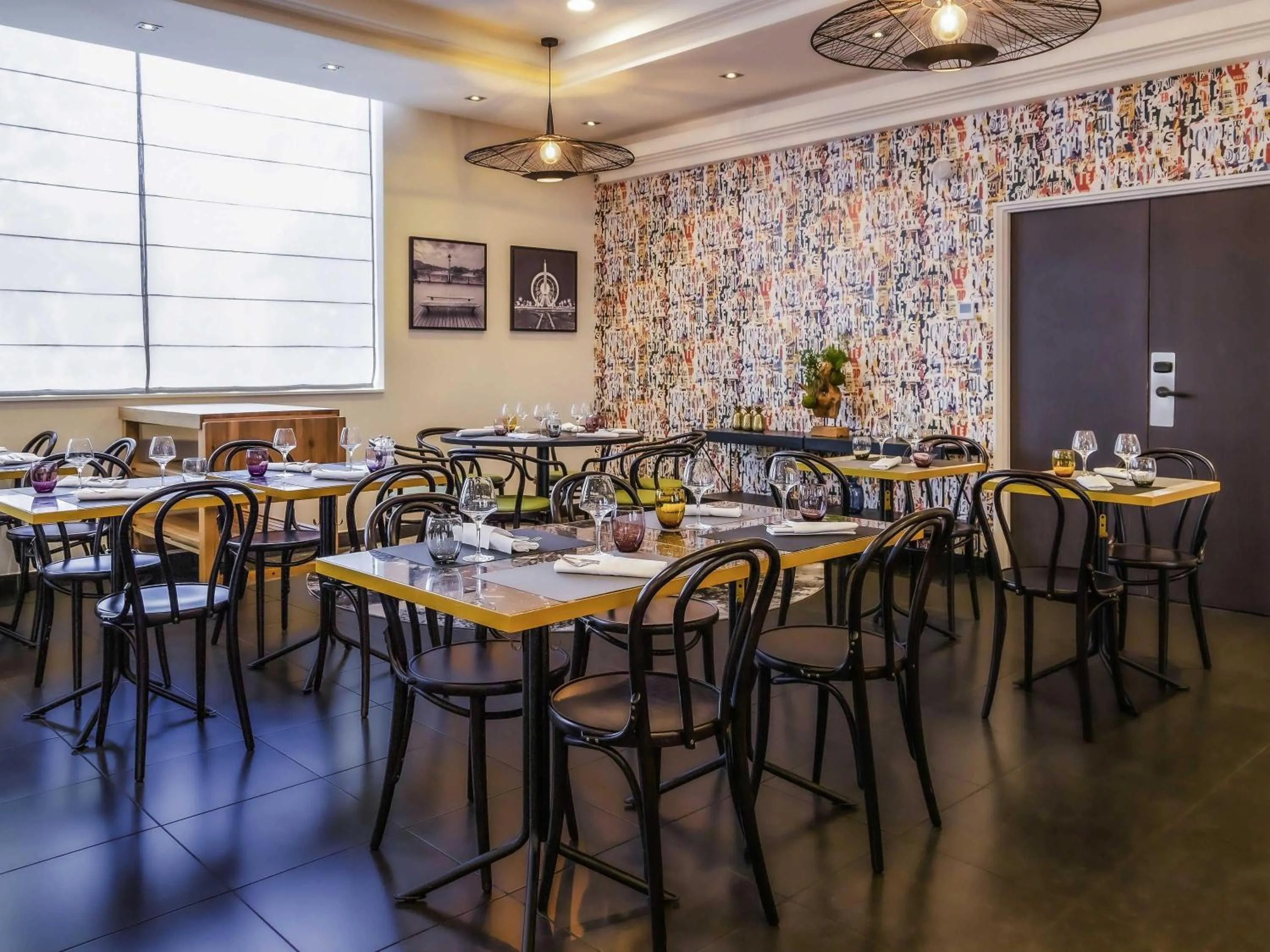 Restaurant/places to eat in Novotel Paris 17