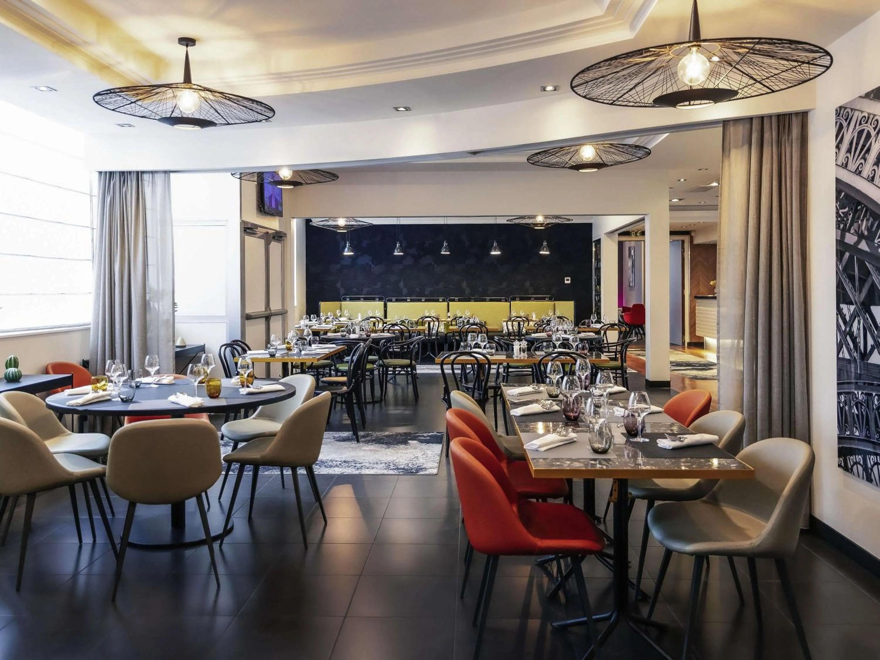 Restaurant/places to eat in Novotel Paris 17
