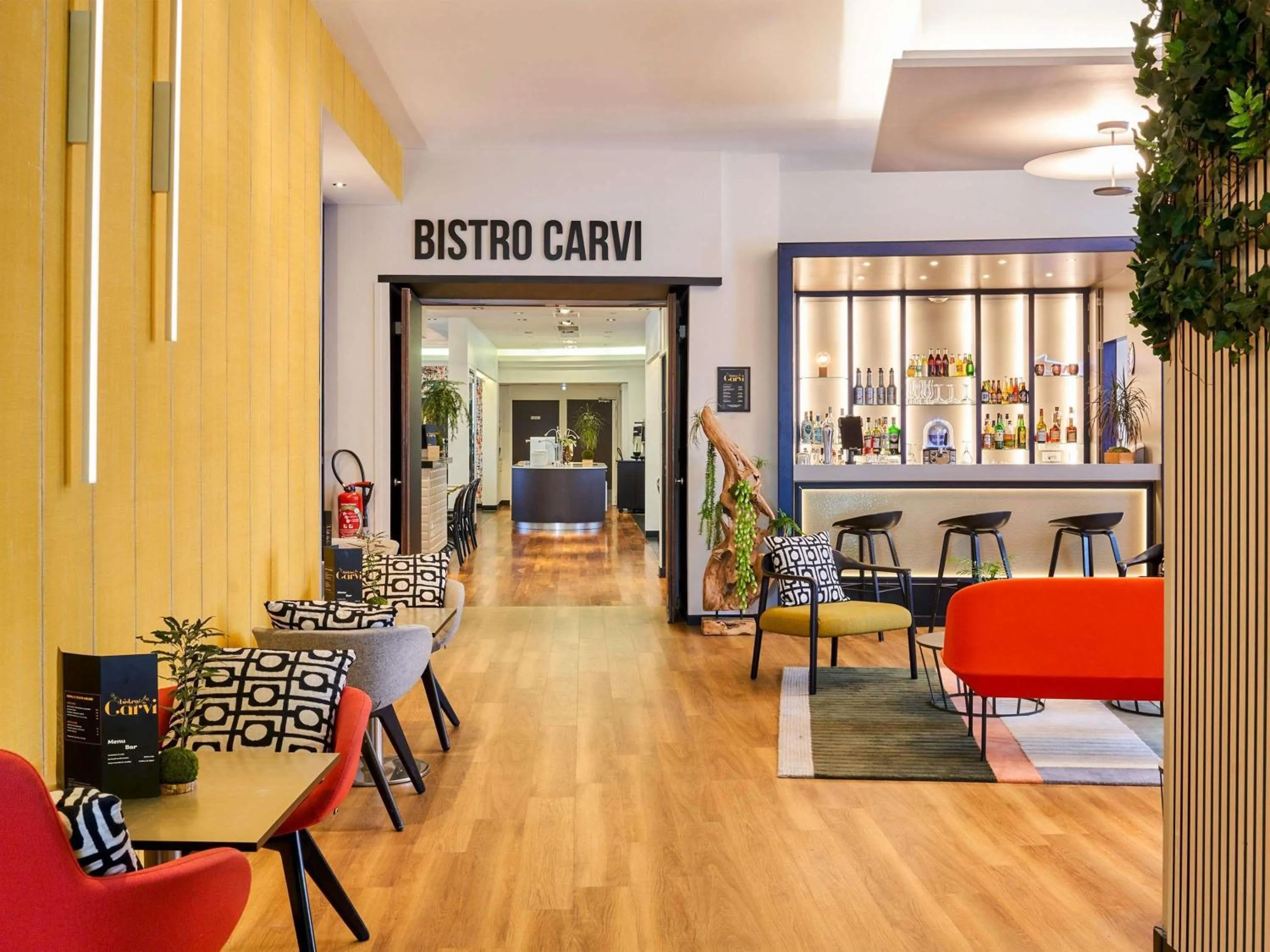 Lounge or bar in Novotel Paris 17