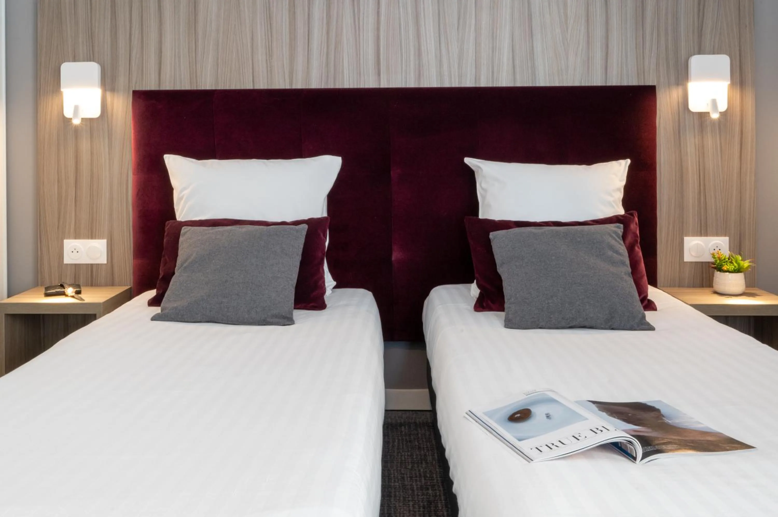 Bedroom, Bed in Nemea Appart Hotel Grand Cœur Nancy Centre