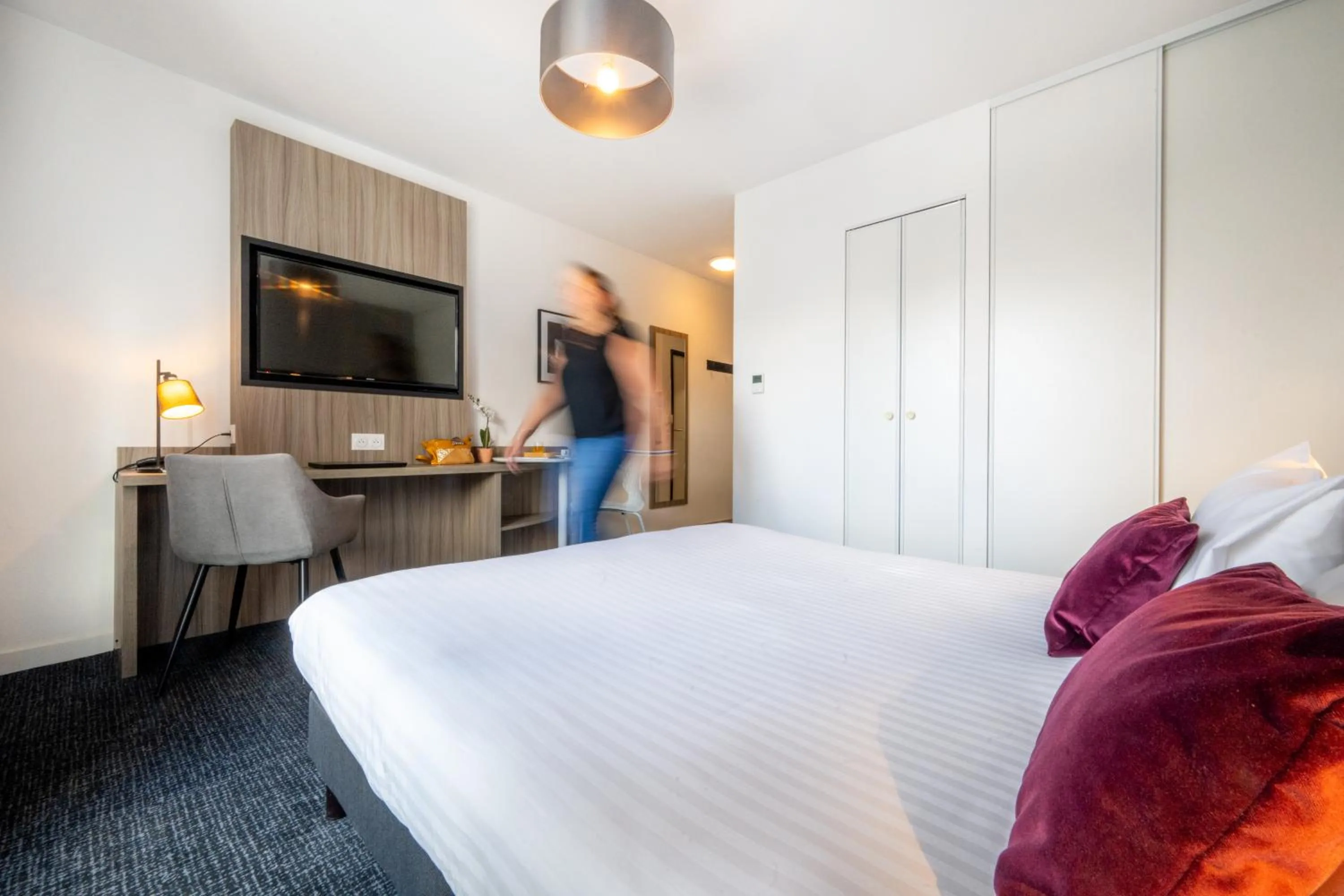 Bedroom, Bed in Nemea Appart Hotel Grand Cœur Nancy Centre