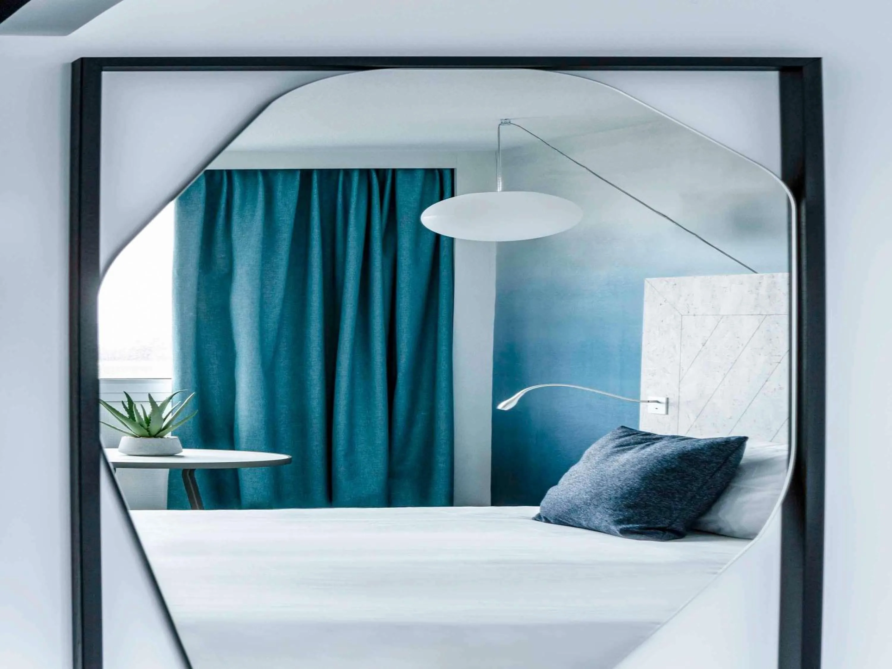 Bedroom, Bed in Mercure Vannes Le Port