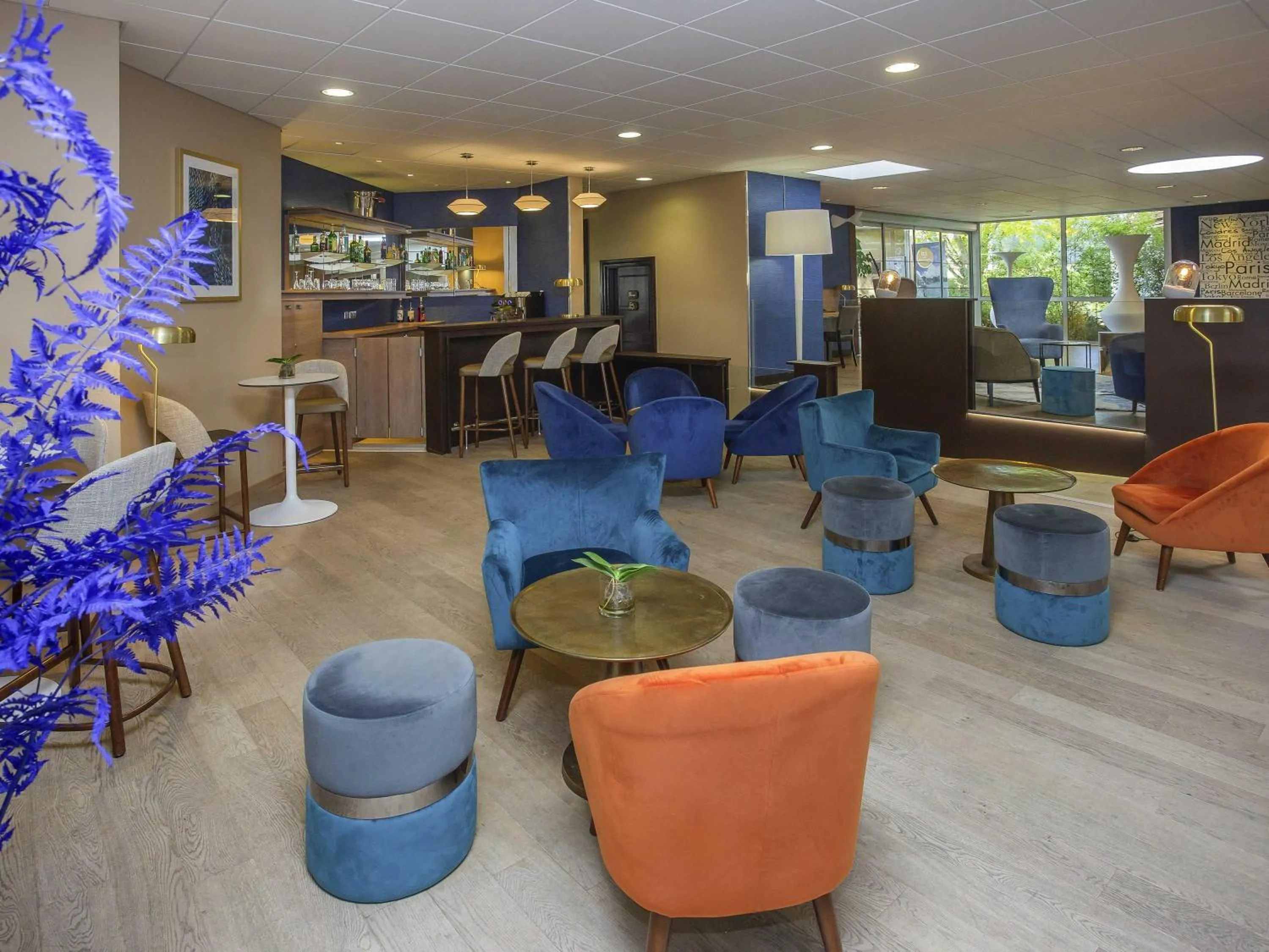 Lounge or bar in Mercure Vannes Le Port