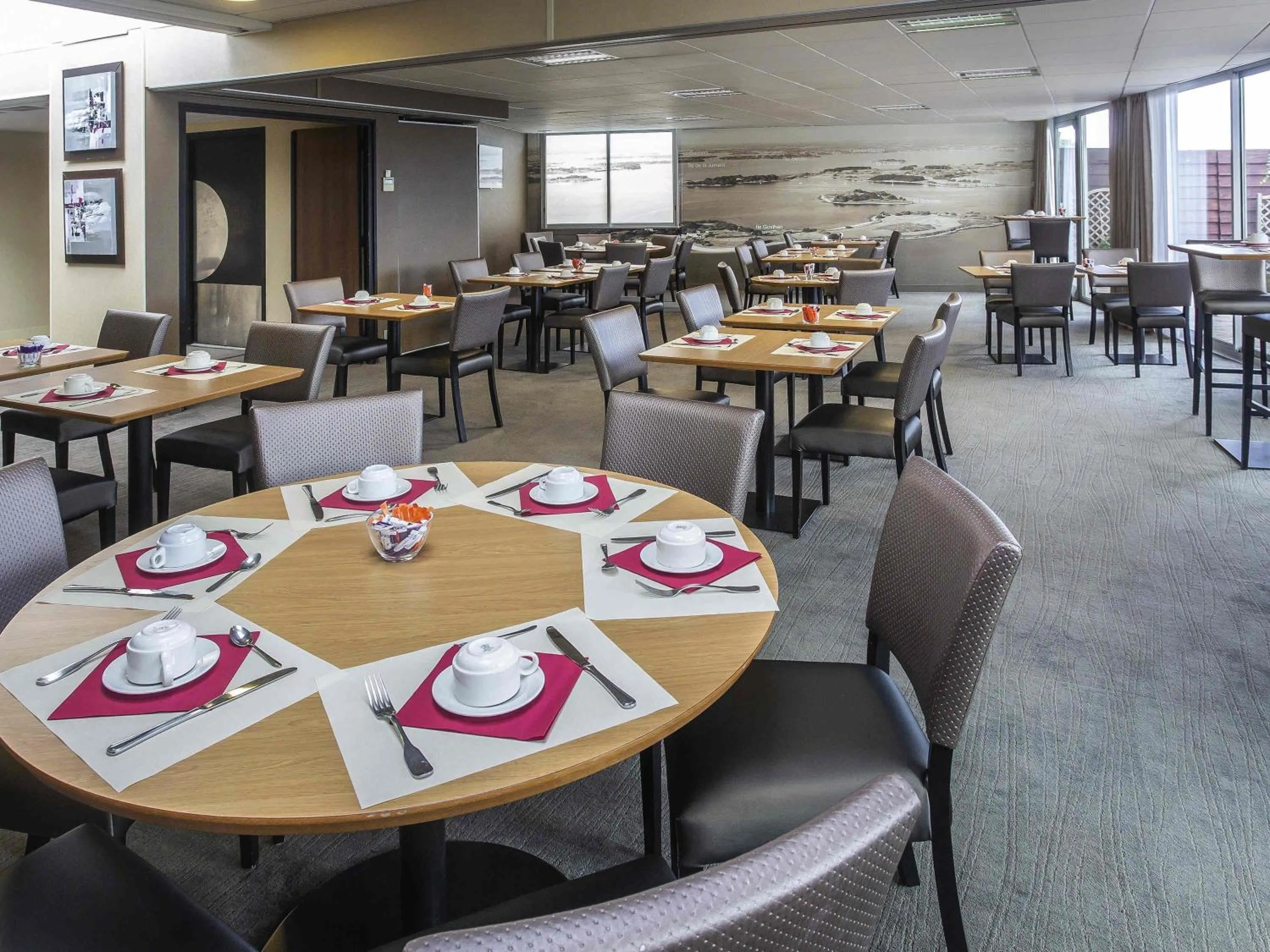 Restaurant/places to eat in Mercure Vannes Le Port