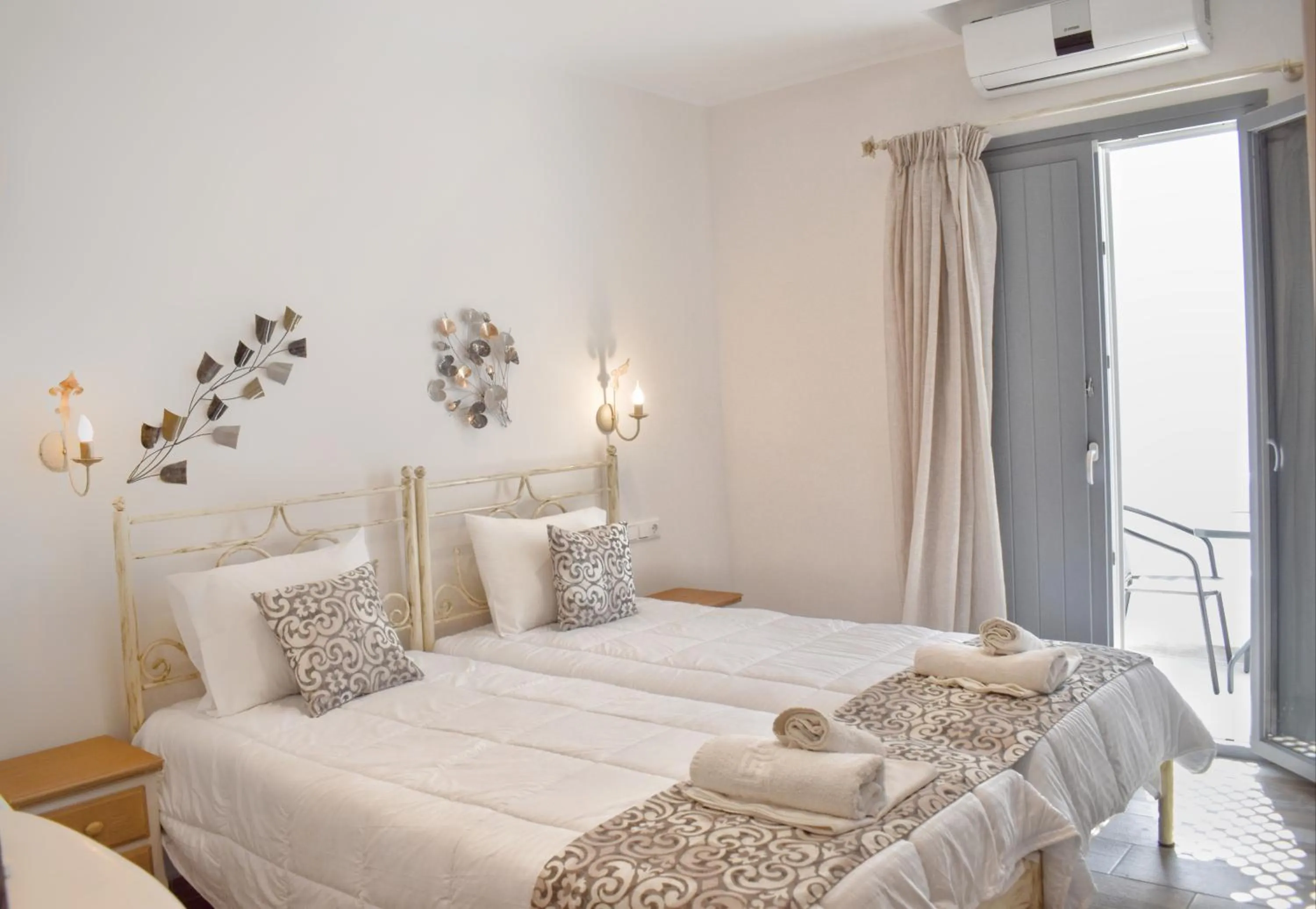 Bed in Naxos Enjoy Apartments