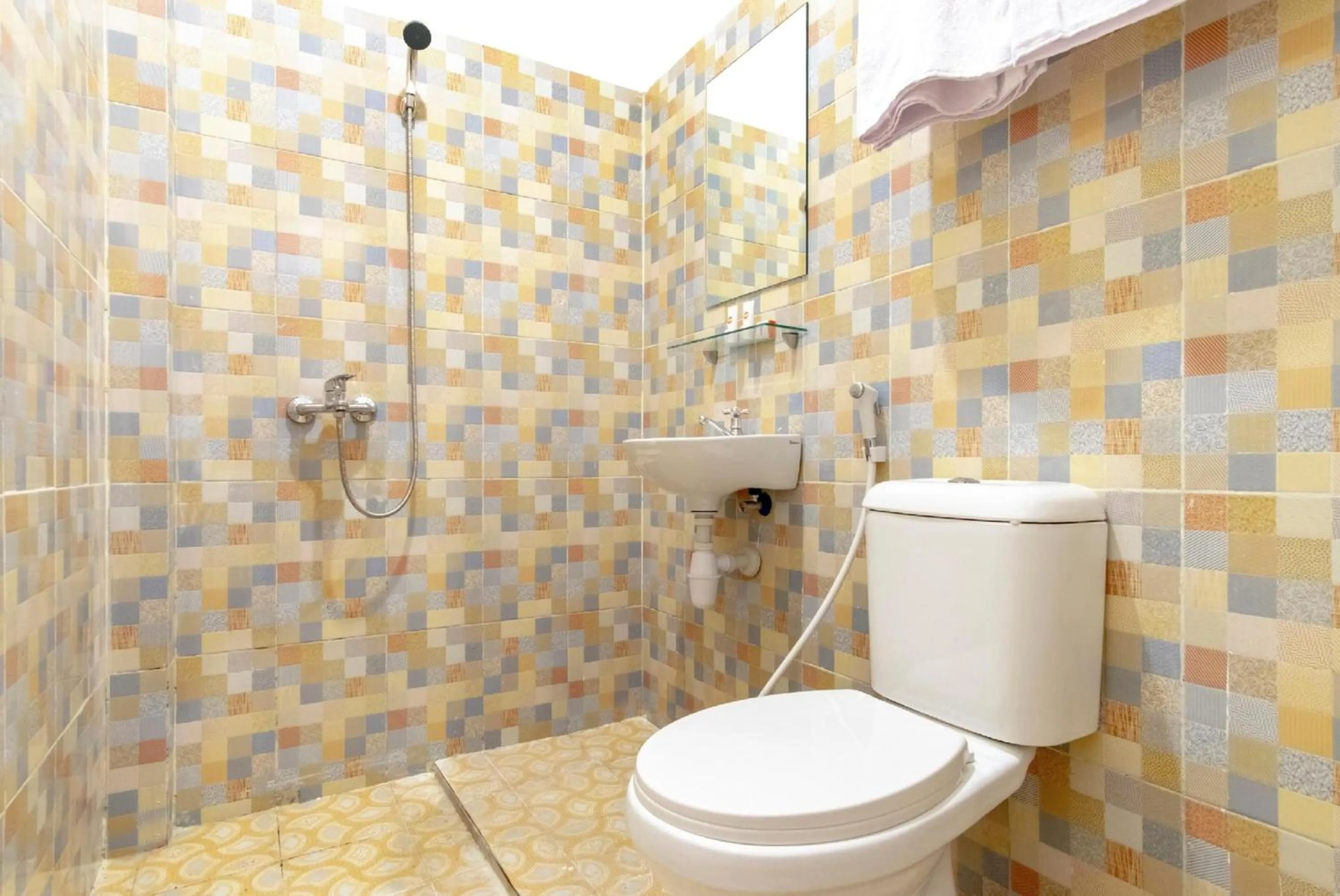 Bathroom in Collection O Medan City Near Rsud Dr Pirngadi Formerly Tmj Guest House