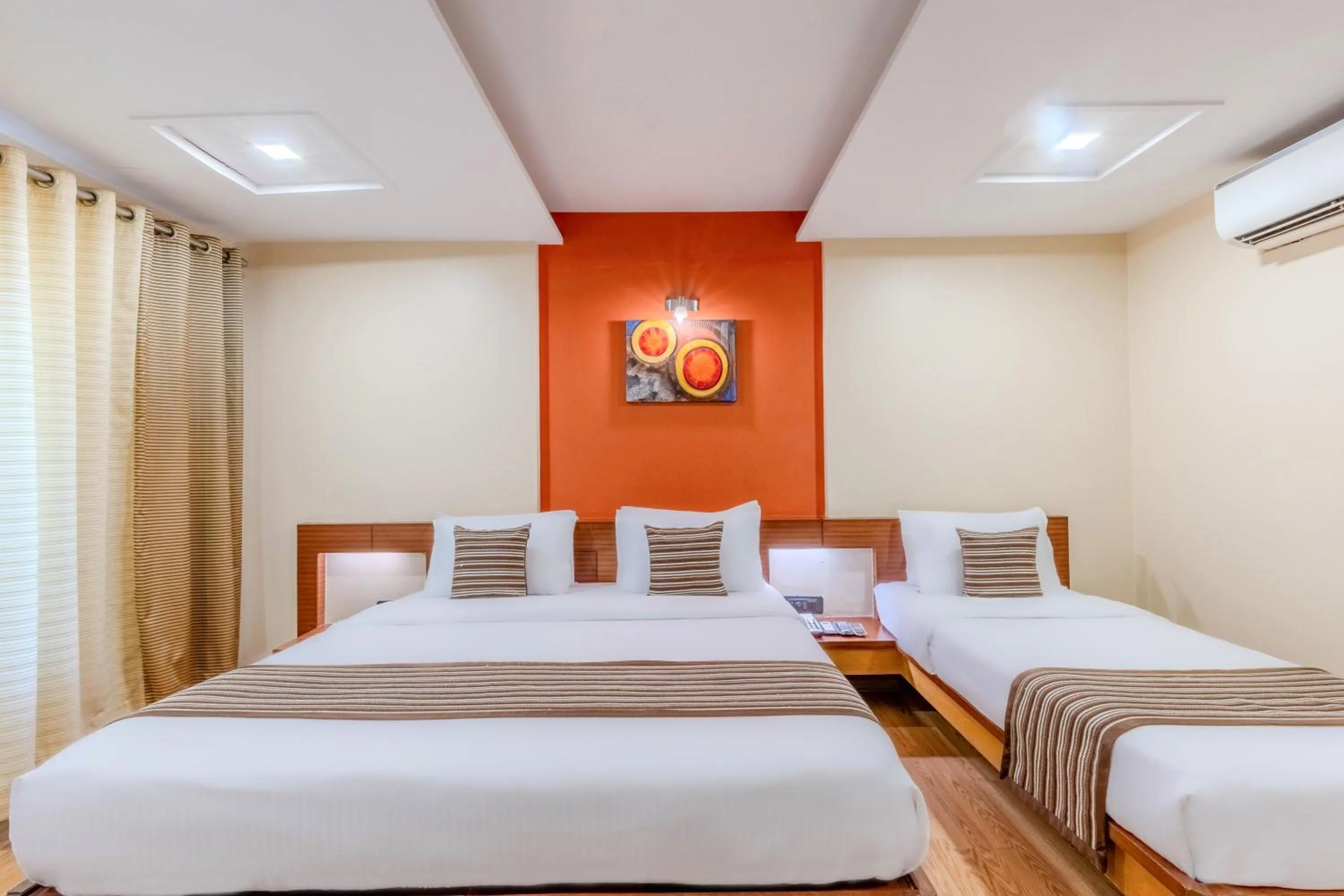 Photo of the whole room, Bed in Hotel President