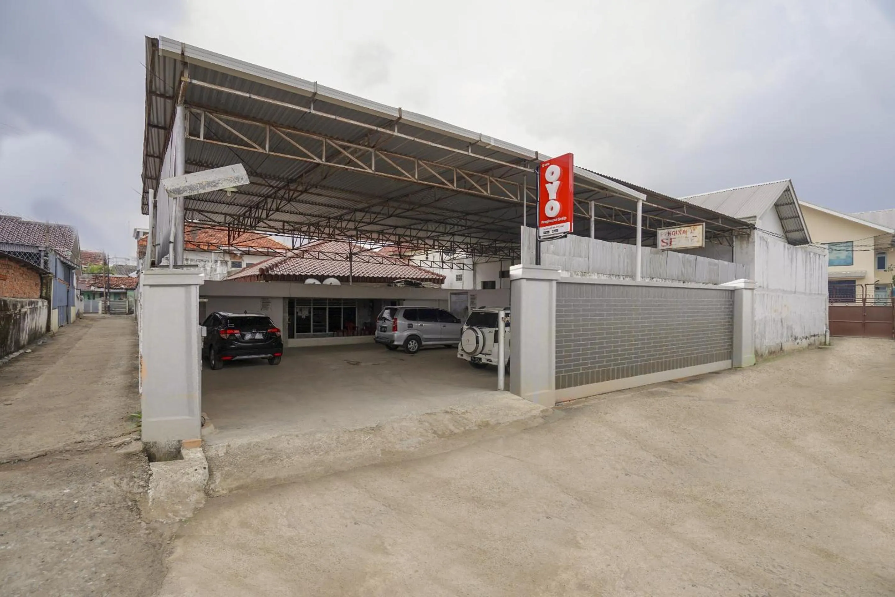 Facade/entrance in SUPER OYO 1868 Penginapan Sekip