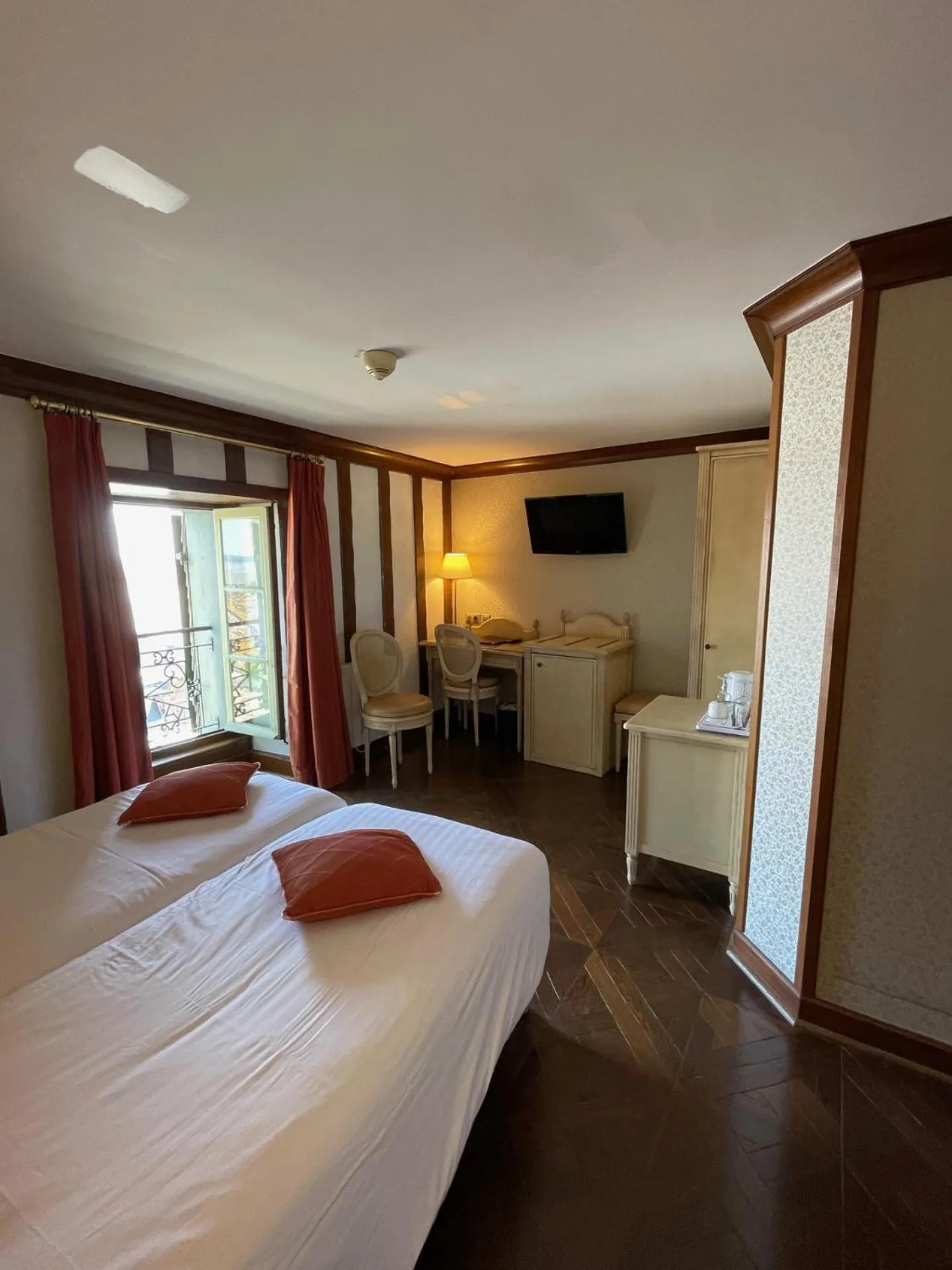 Bedroom, Bed in Auberge Saint Pierre