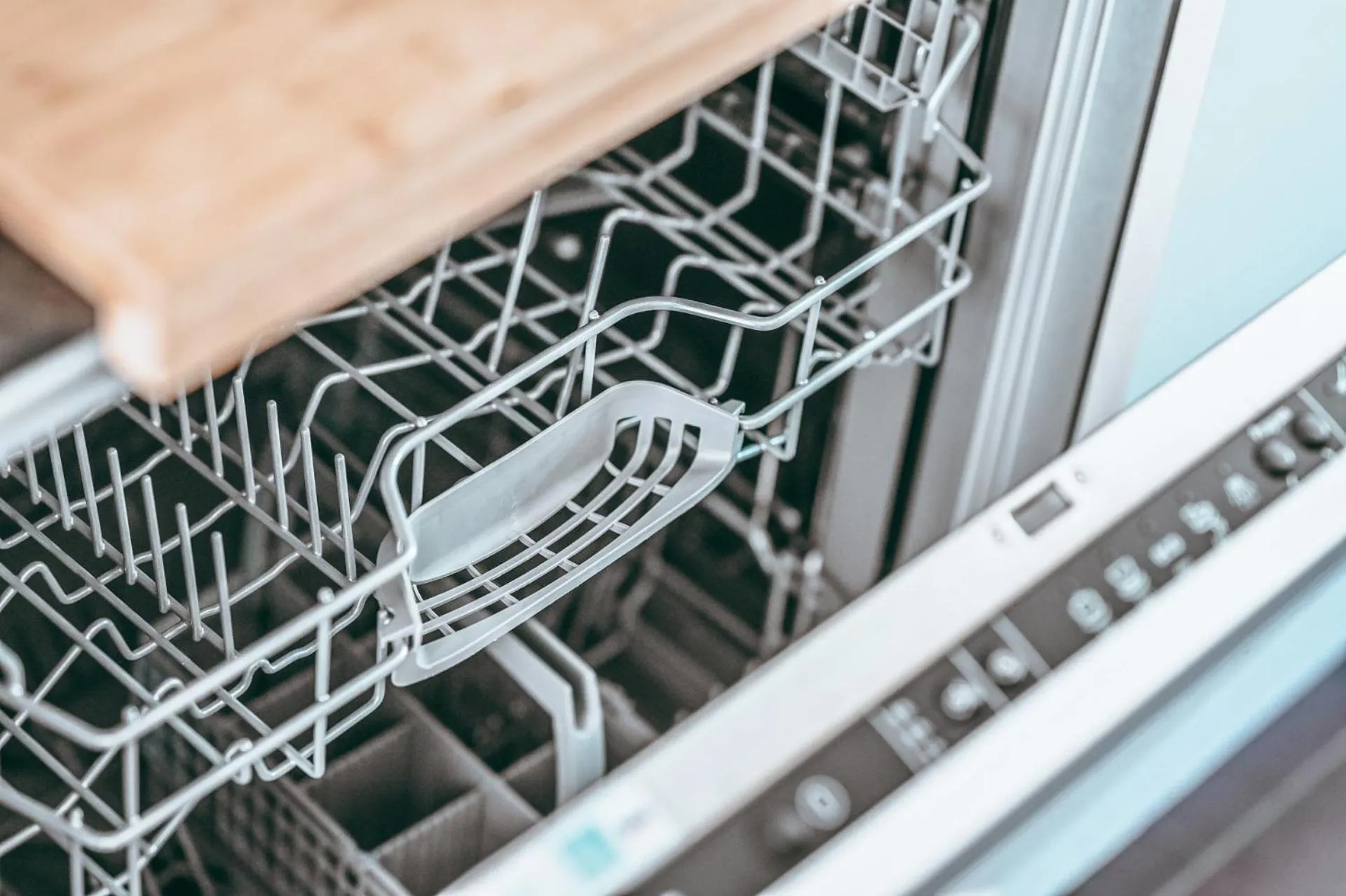 dishwasher in Wake Up Esch City