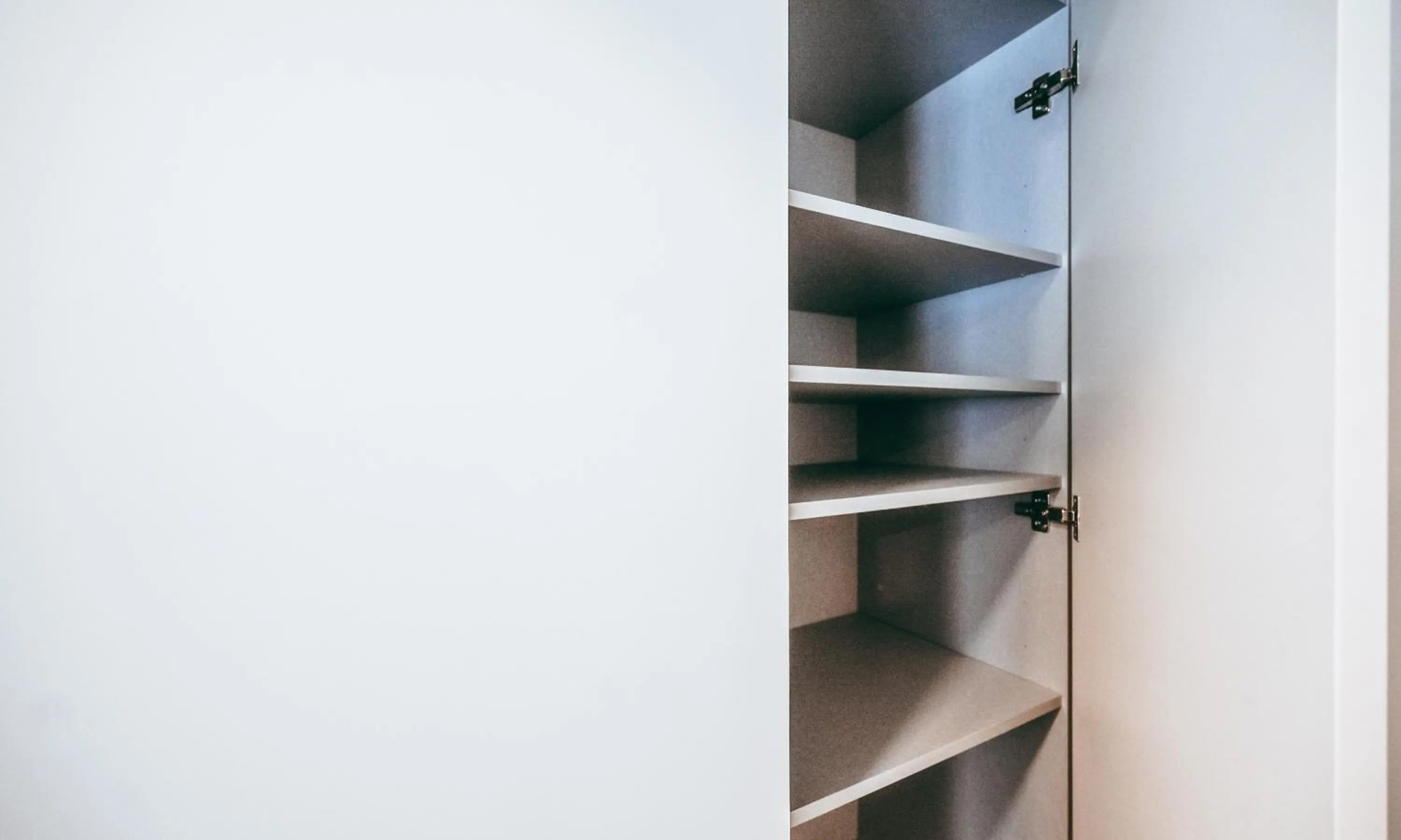 wardrobe in Wake Up Esch City