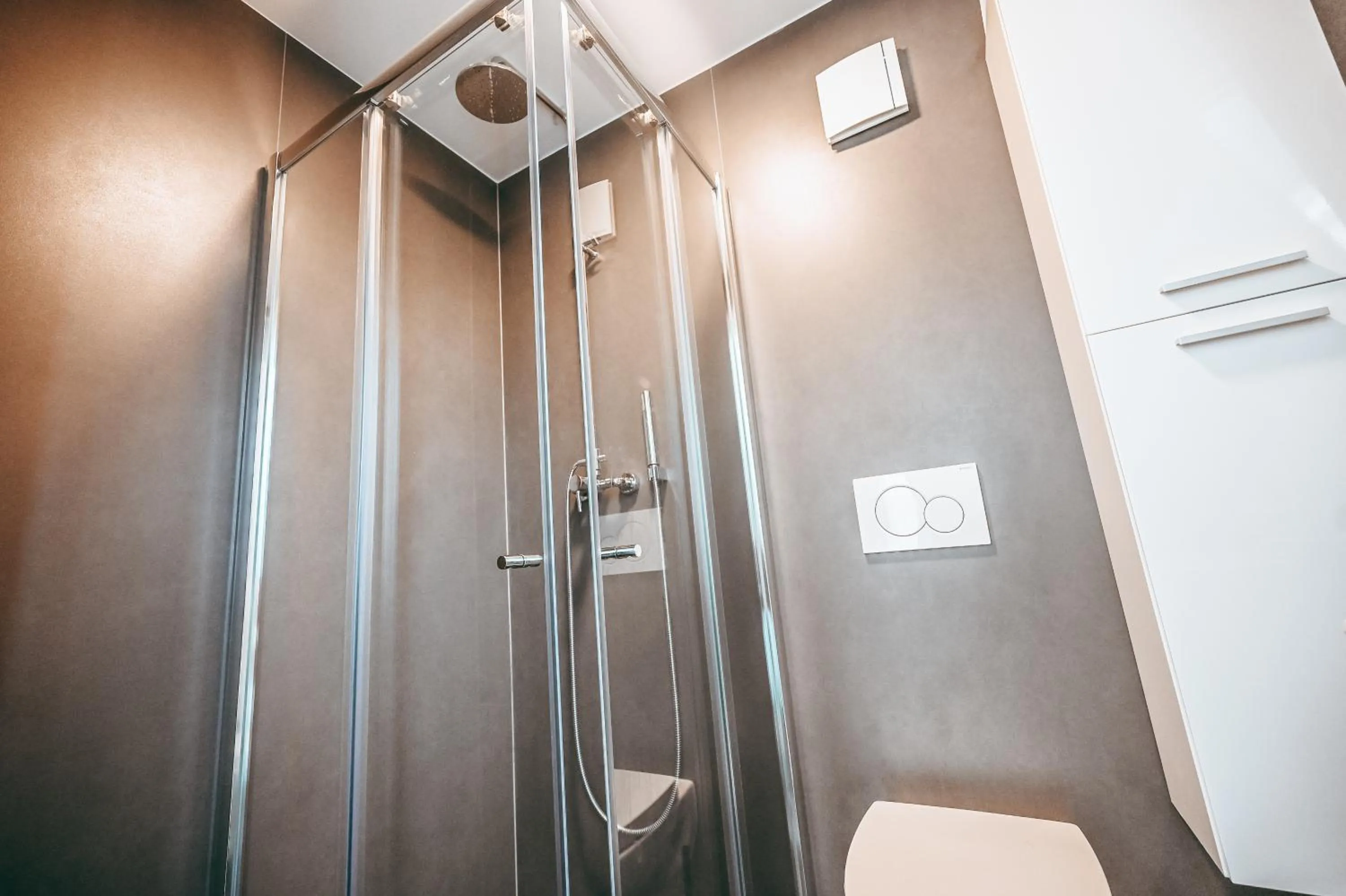 Shower in Wake Up Esch City