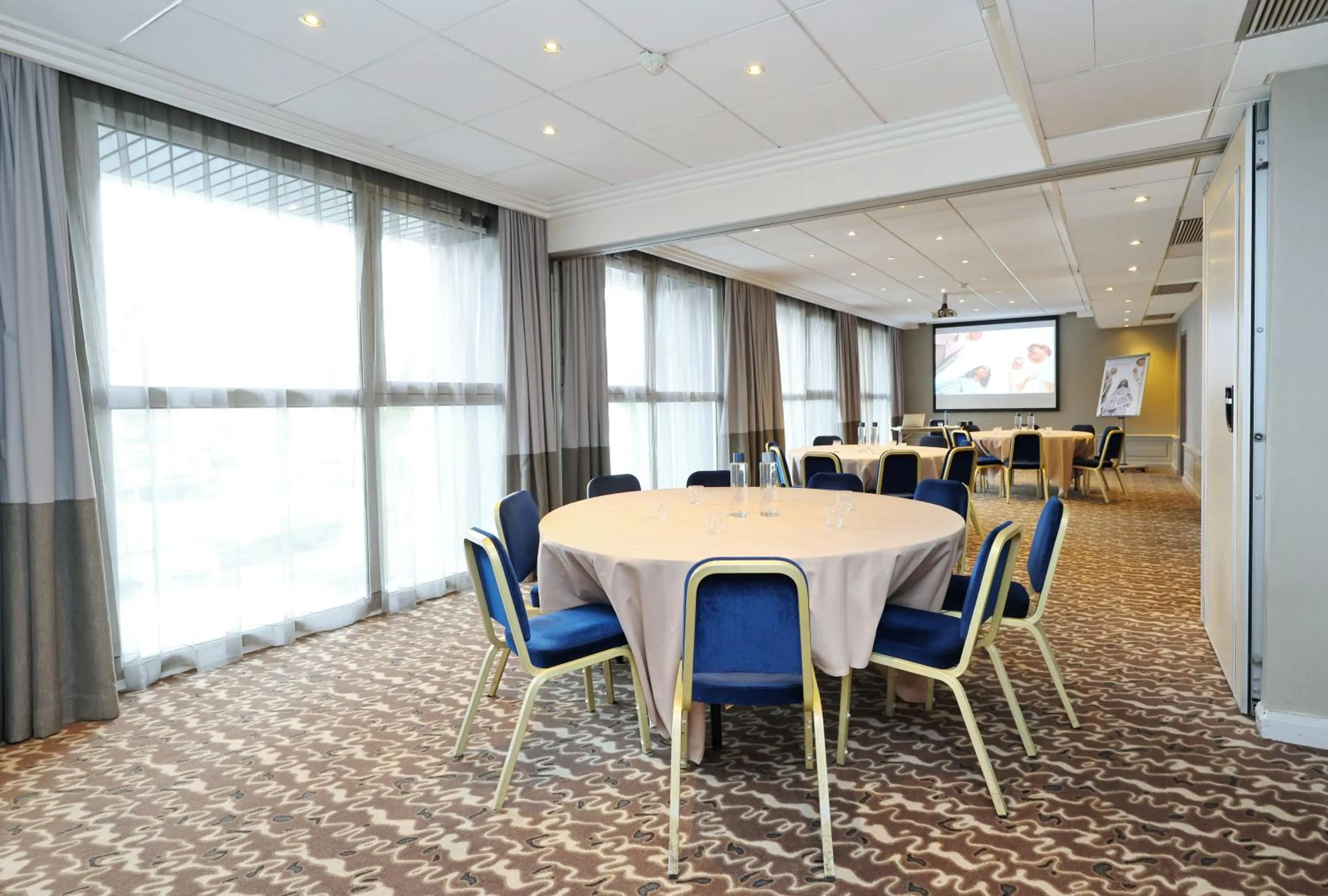 Living room in Mercure Grenoble Centre Porte des Alpes