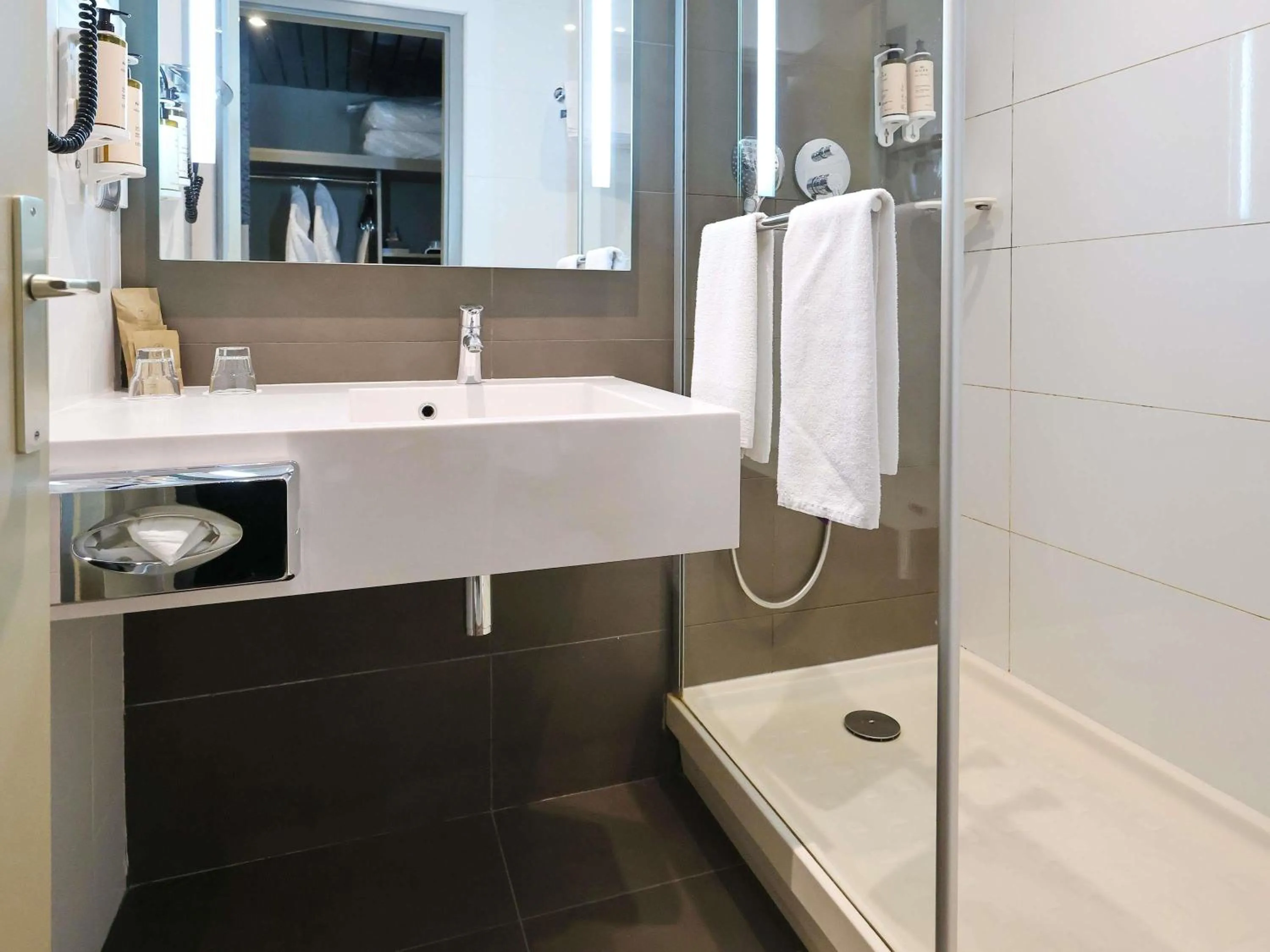 Bedroom in Mercure Grenoble Centre Porte des Alpes