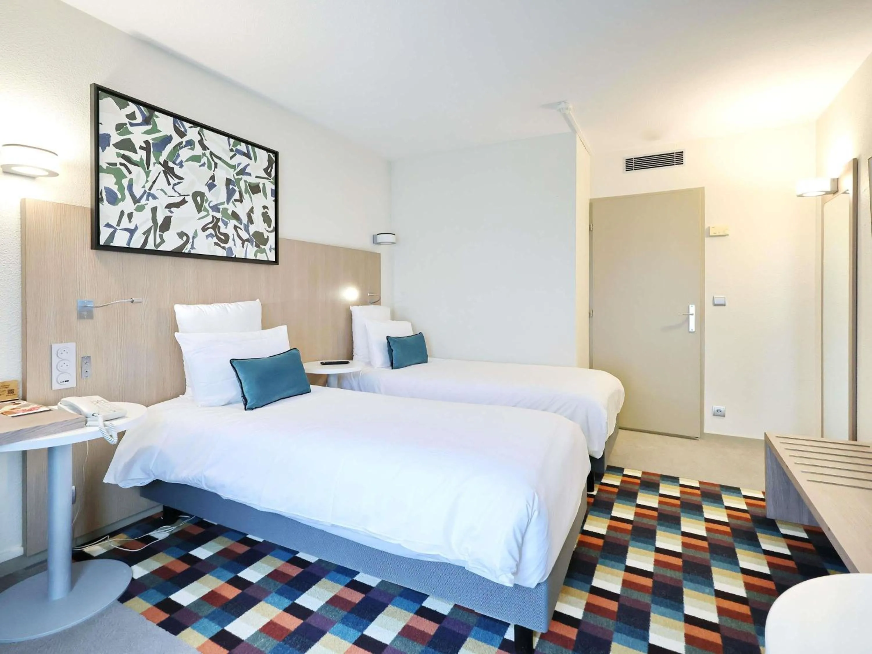 Bedroom, Bed in Mercure Grenoble Centre Porte des Alpes