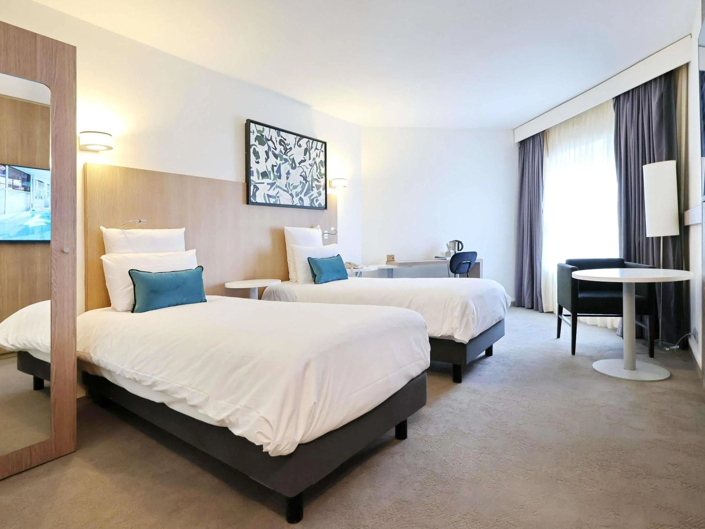 Bedroom, Bed in Mercure Grenoble Centre Porte des Alpes