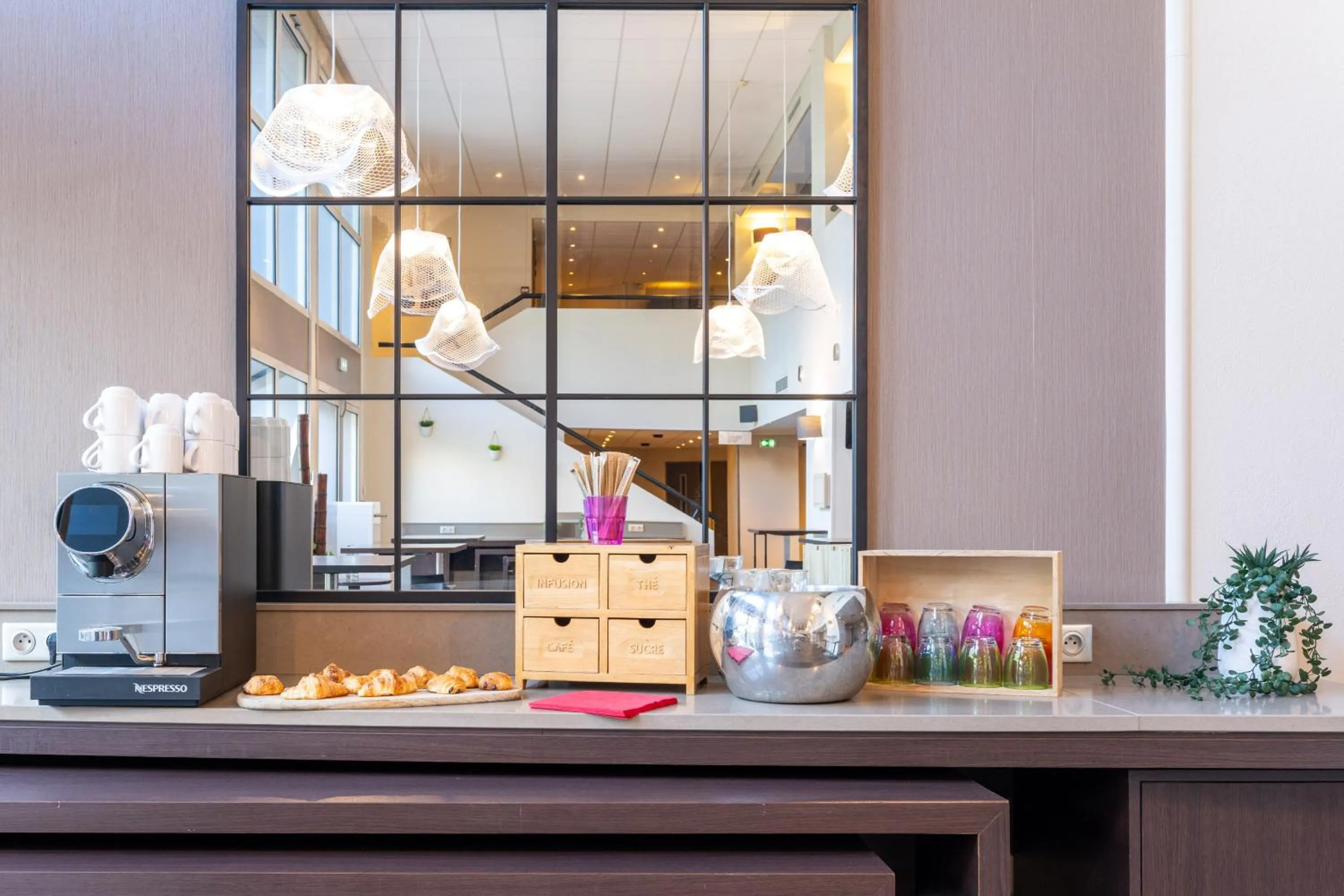 Coffee/tea facilities in Mercure Grenoble Centre Porte des Alpes