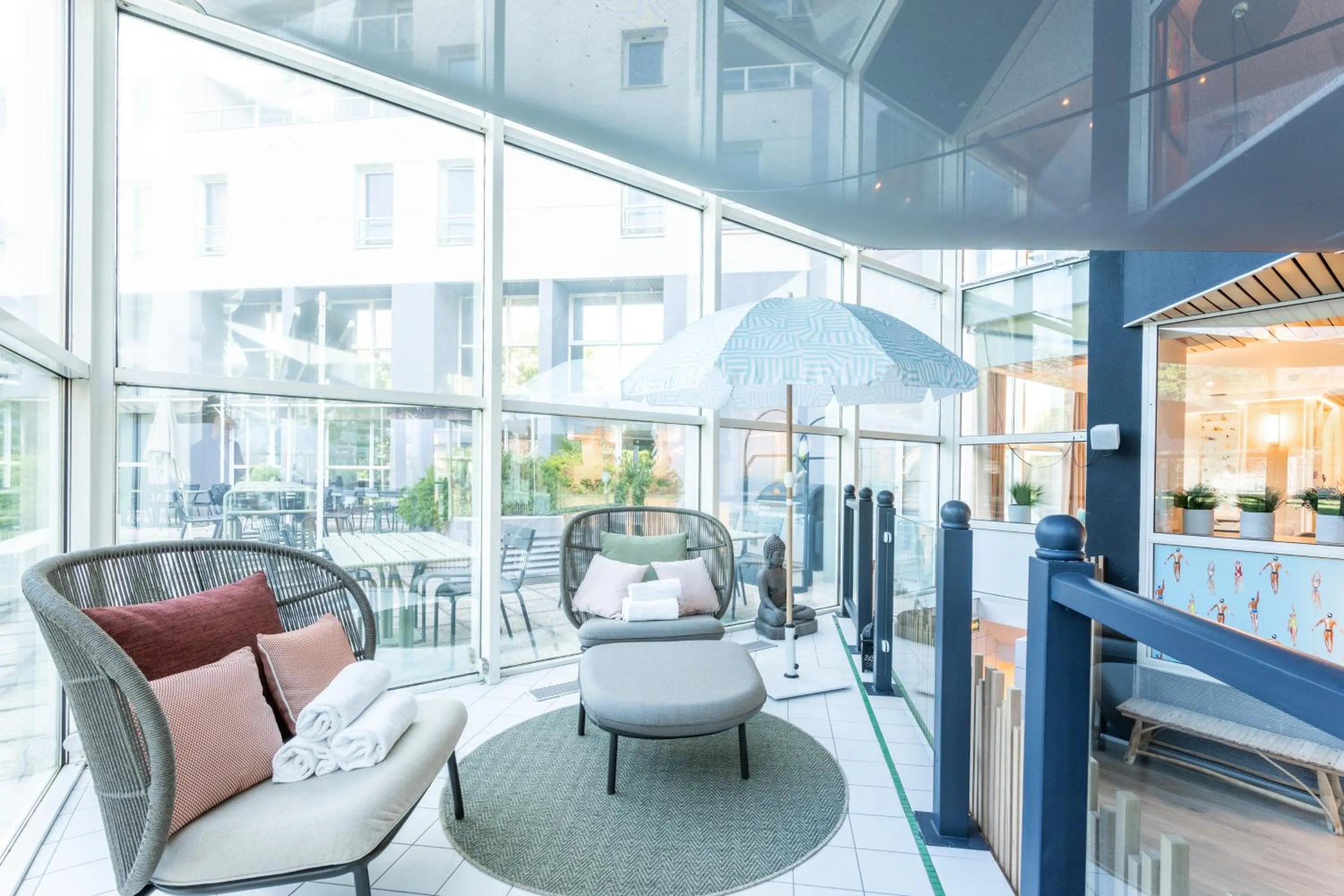 Pool view in Mercure Grenoble Centre Porte des Alpes