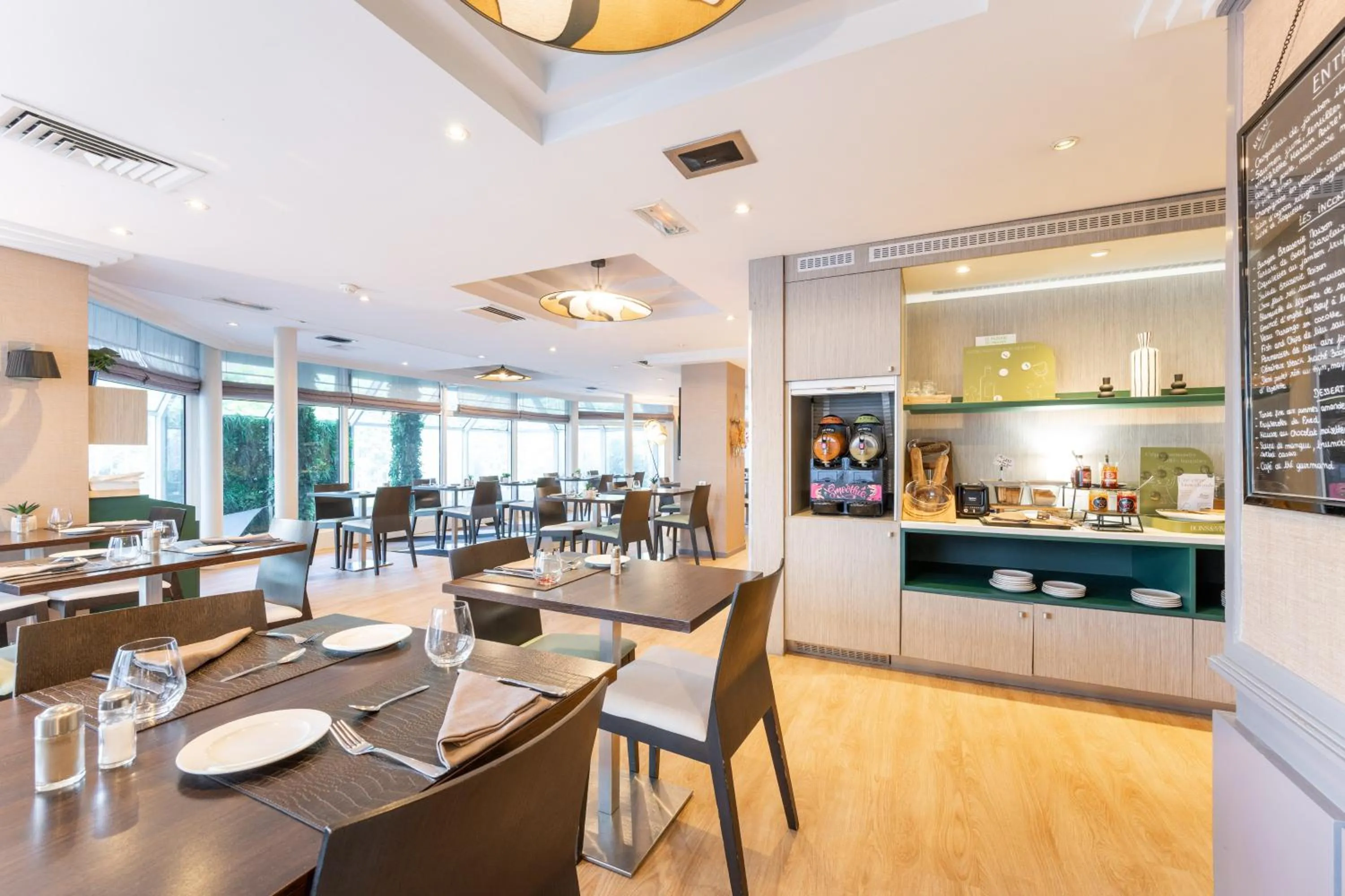 Restaurant/places to eat in Mercure Grenoble Centre Porte des Alpes