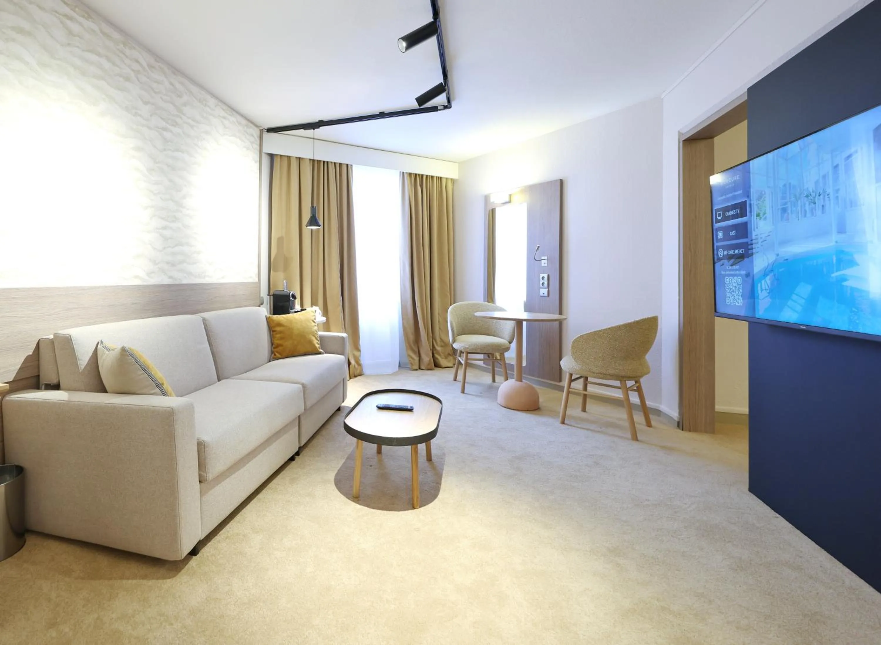 Seating area in Mercure Grenoble Centre Porte des Alpes