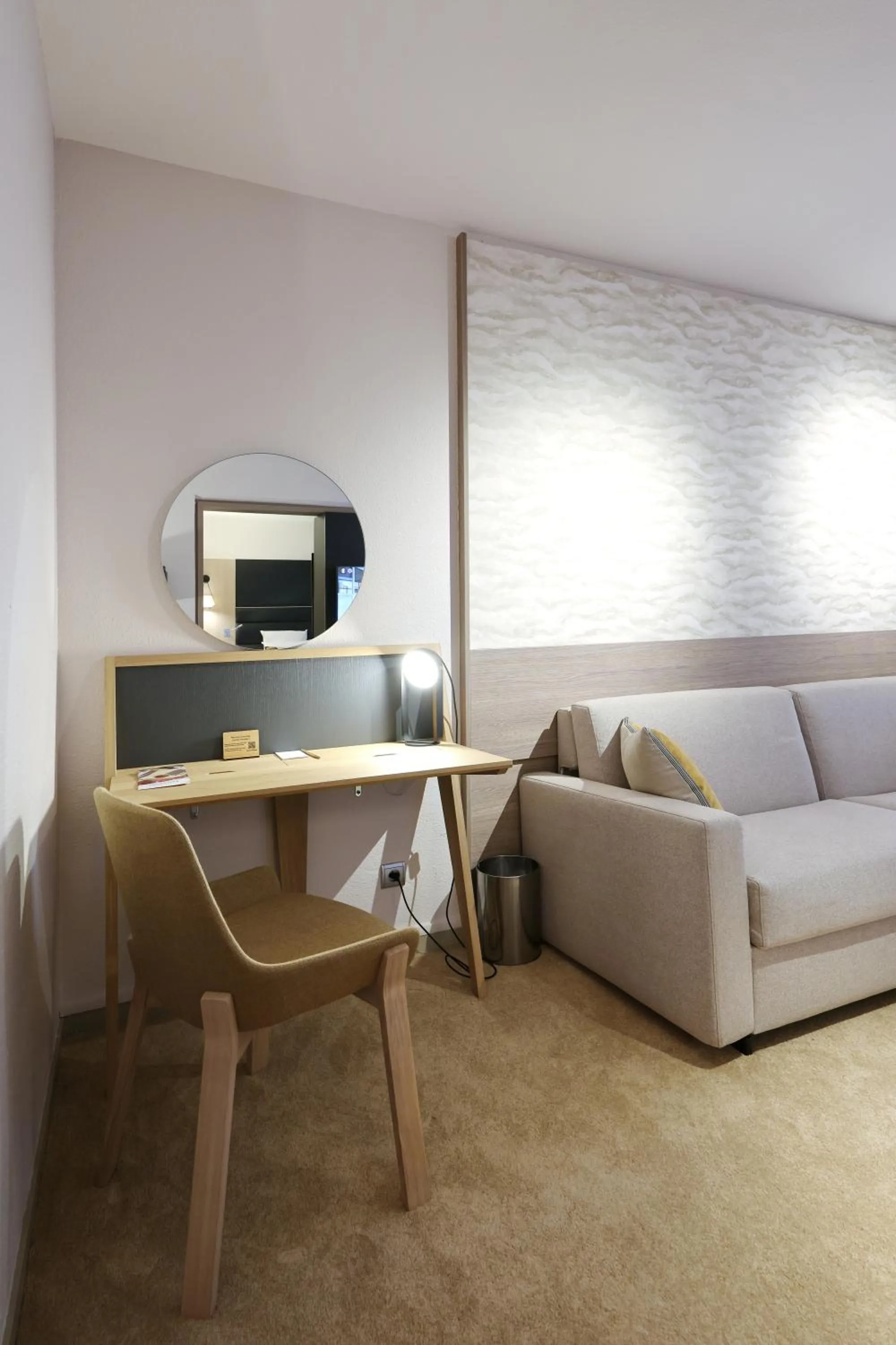 Seating area in Mercure Grenoble Centre Porte des Alpes