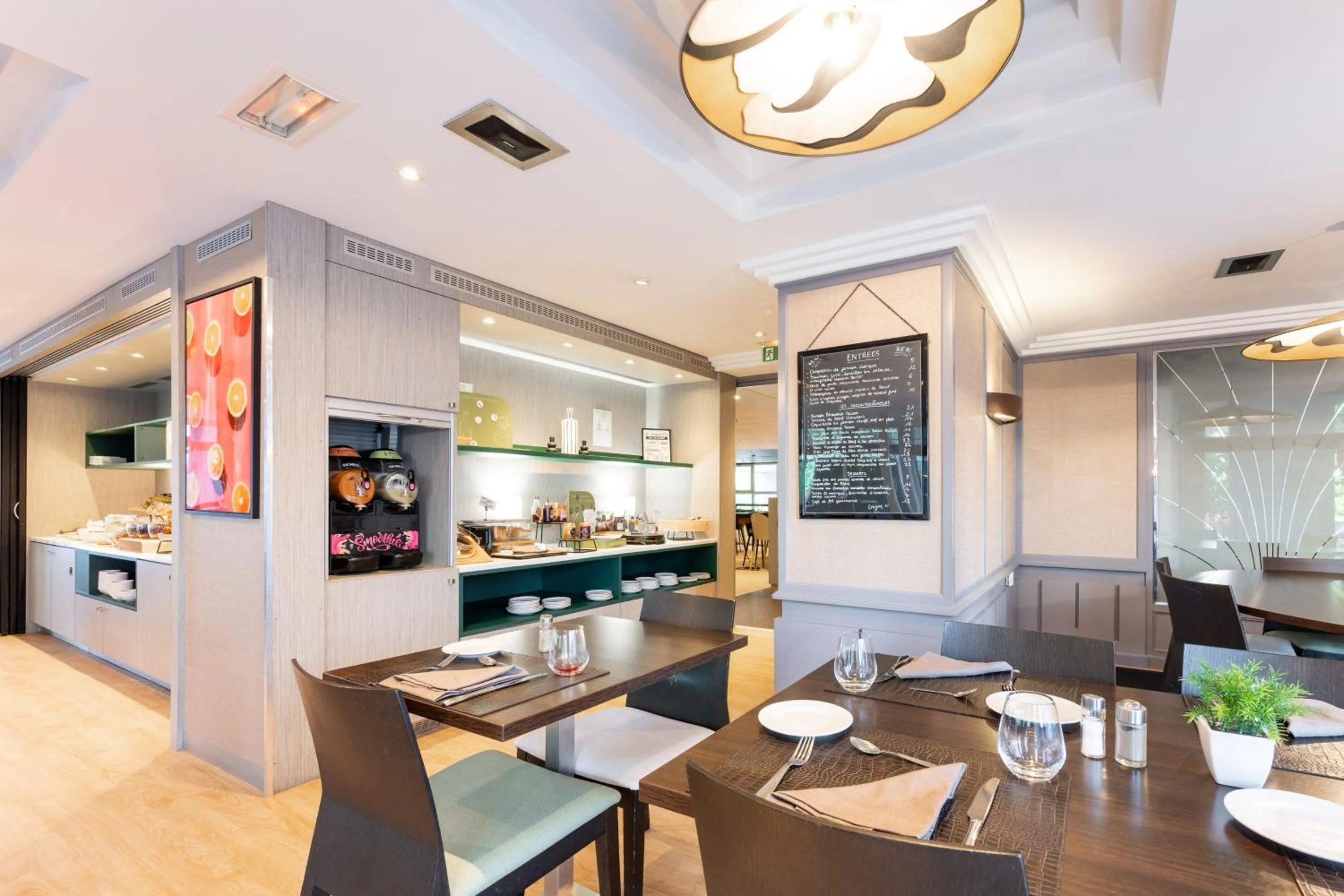 Restaurant/places to eat in Mercure Grenoble Centre Porte des Alpes