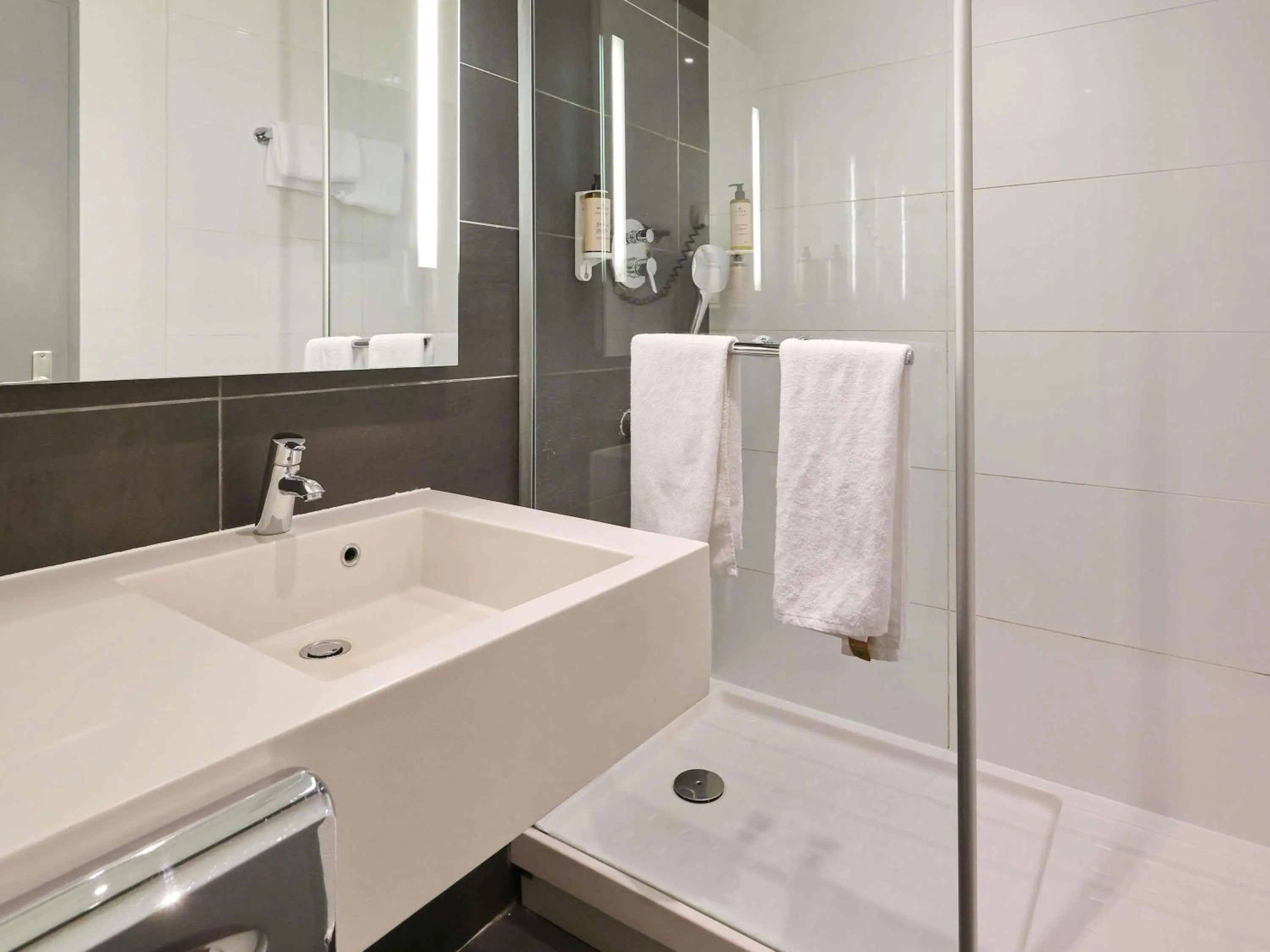 Bedroom in Mercure Grenoble Centre Porte des Alpes